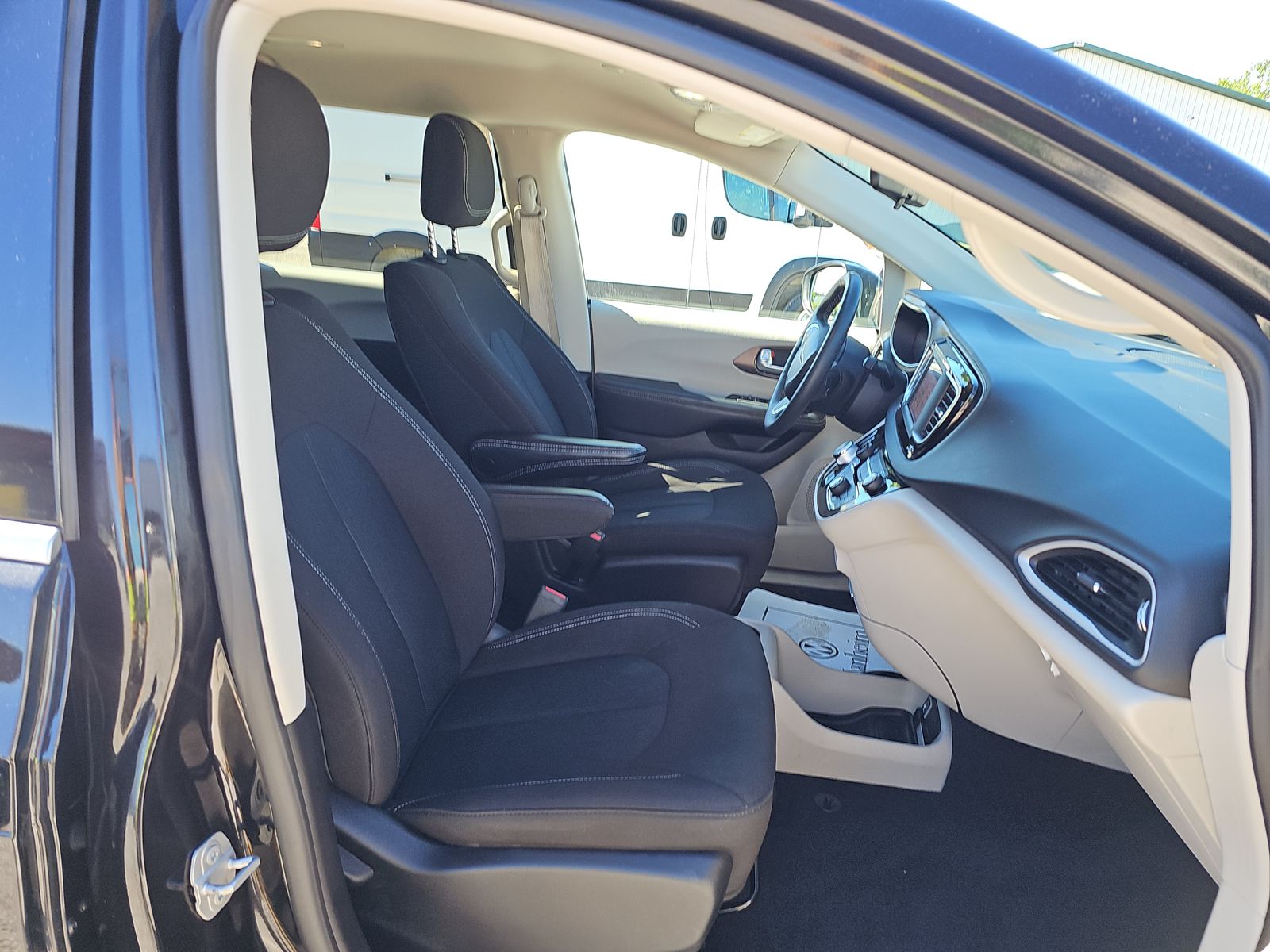 CHRYSLER VOYAGER - 9