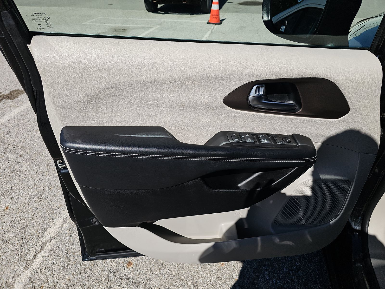 CHRYSLER VOYAGER - 10
