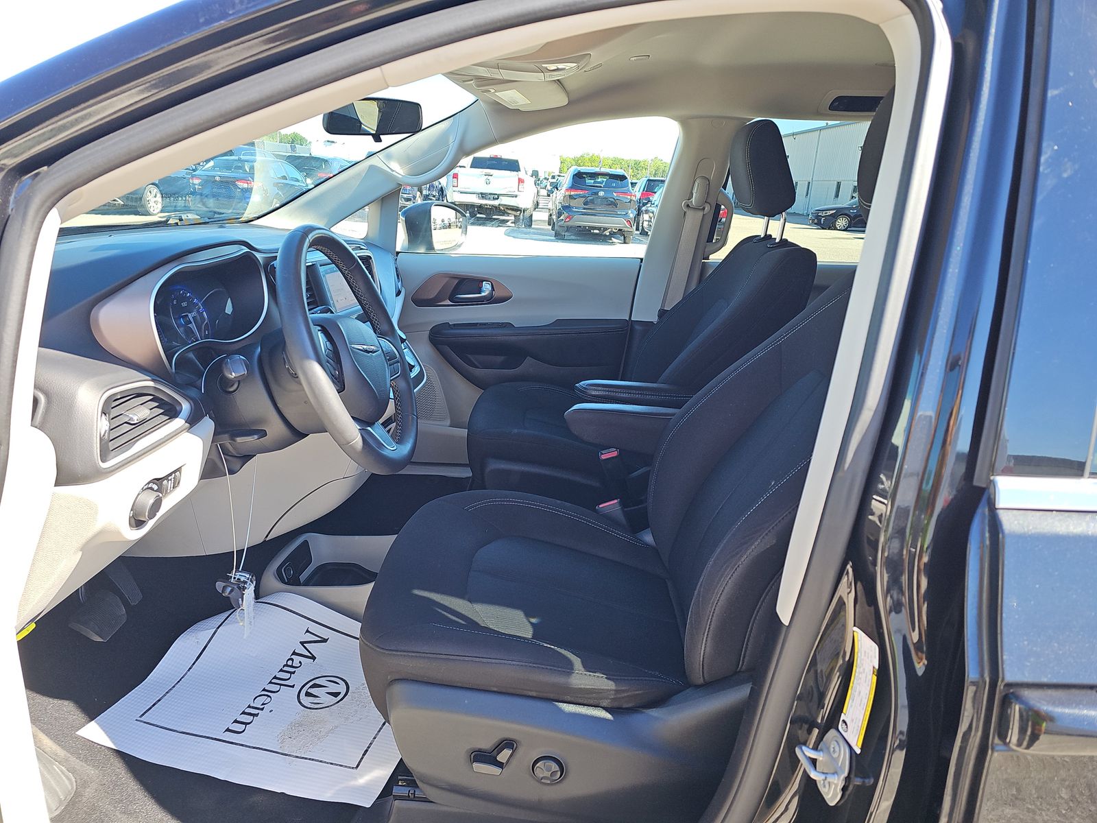 CHRYSLER VOYAGER - 8