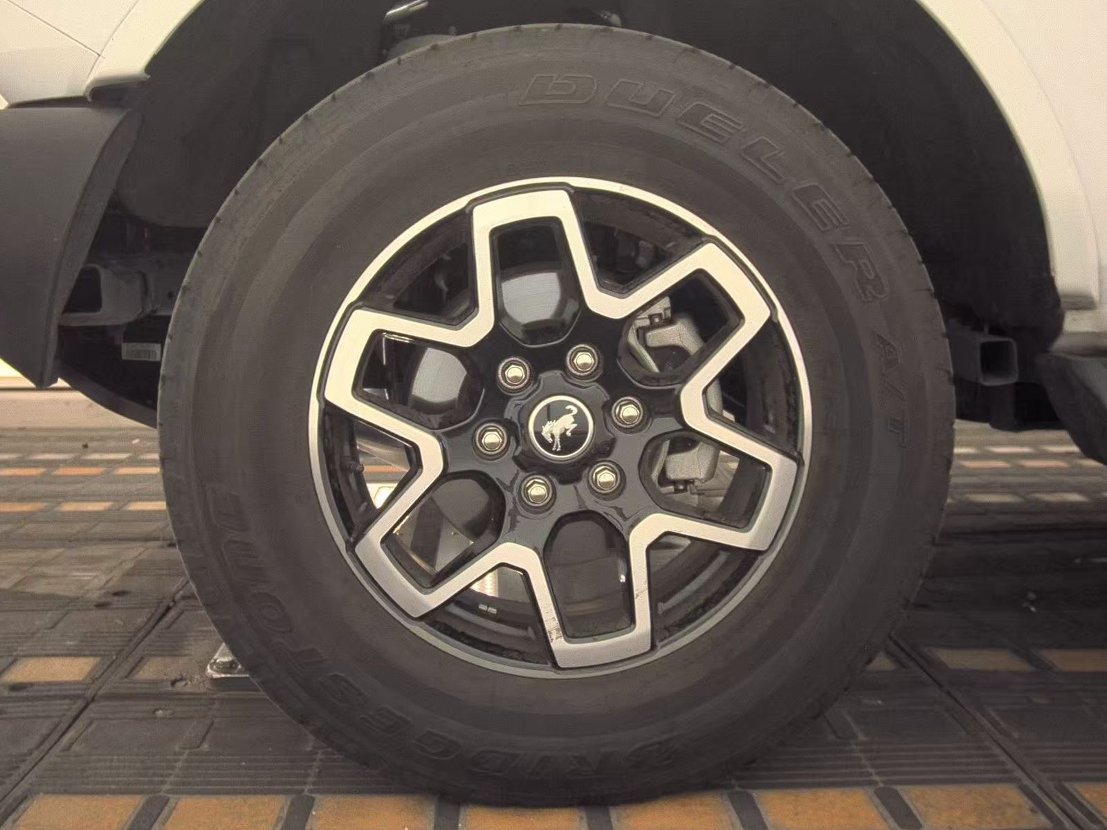 FORD BRONCO - 10