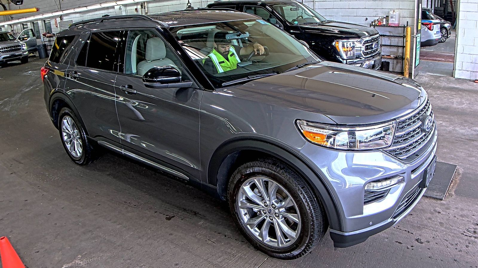 FORD EXPLORER - 4