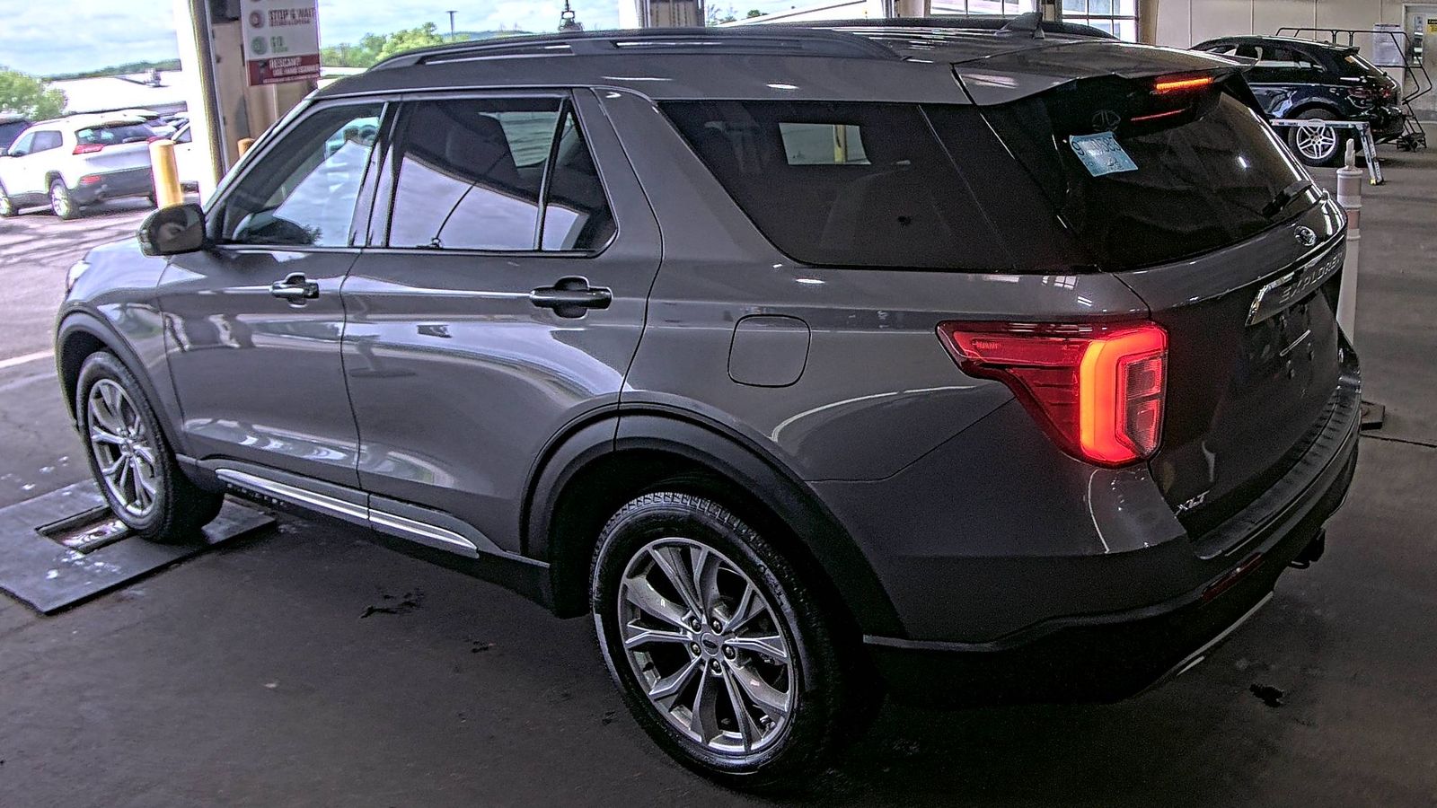 FORD EXPLORER - 7