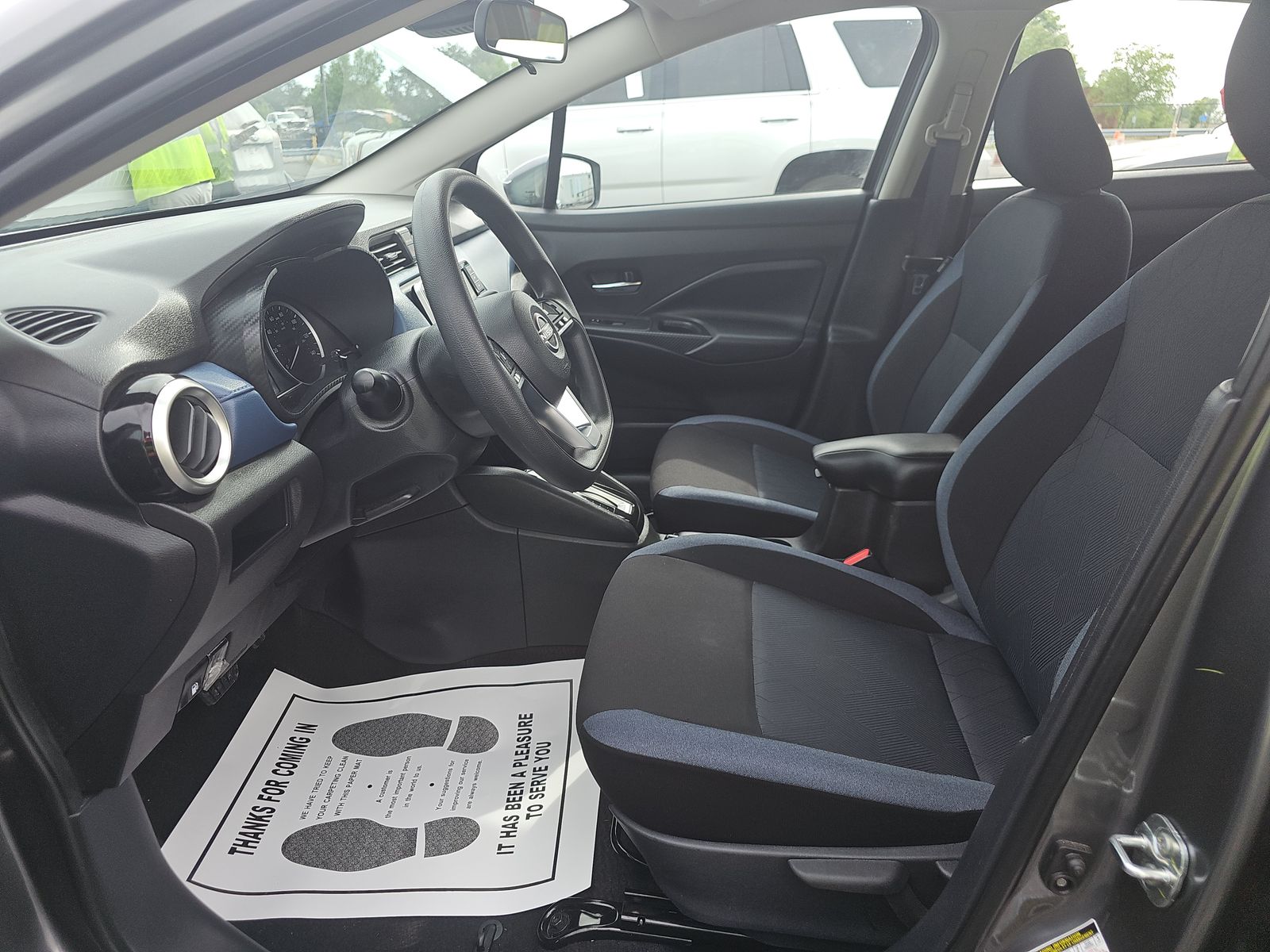 NISSAN VERSA - 8