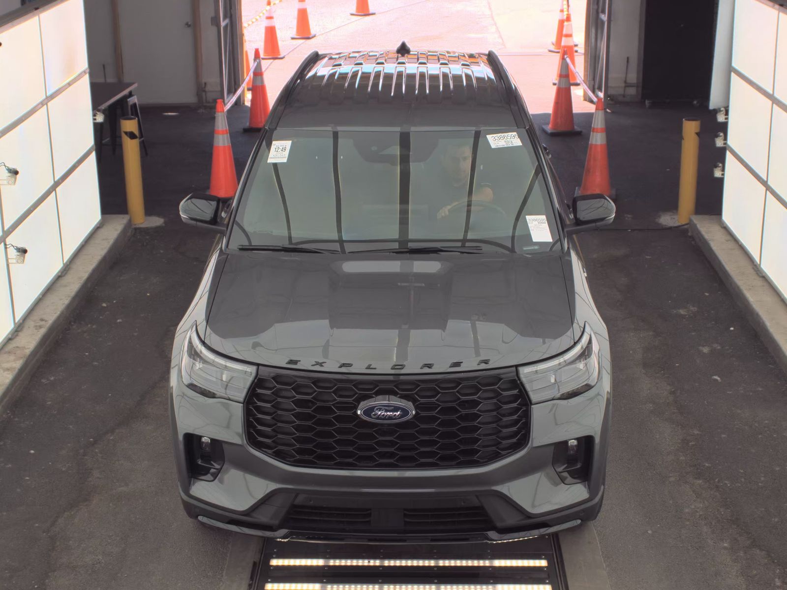 FORD EXPLORER - 3