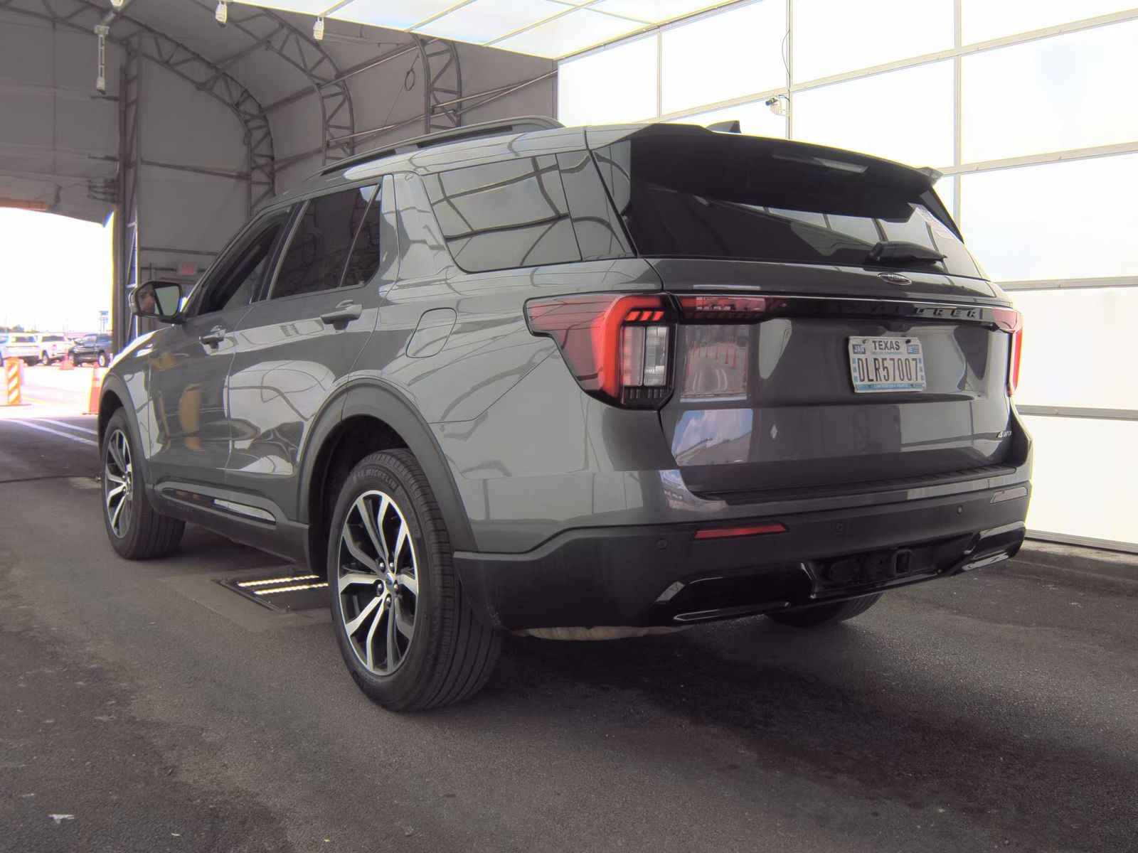 FORD EXPLORER - 7