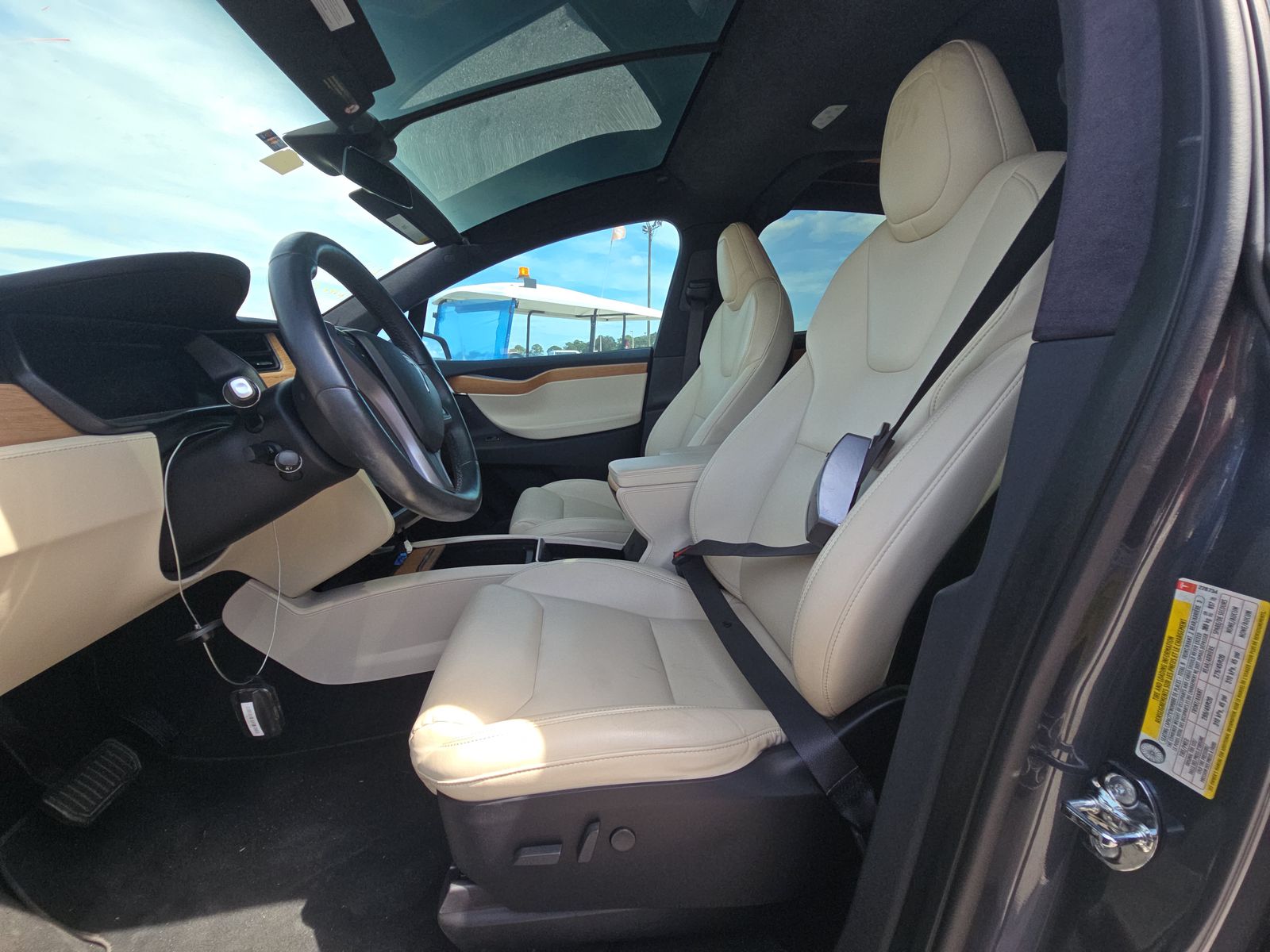TESLA MODEL X - 8