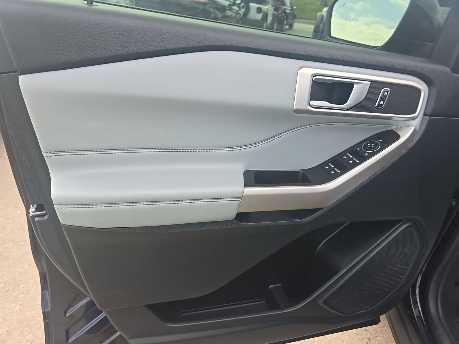 FORD EXPLORER - 10