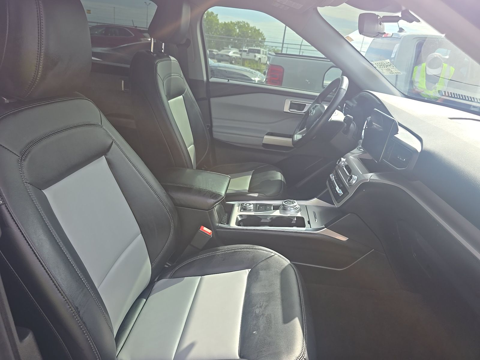 FORD EXPLORER - 9