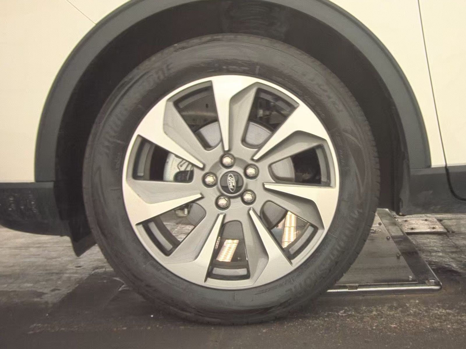 FORD ESCAPE - 10