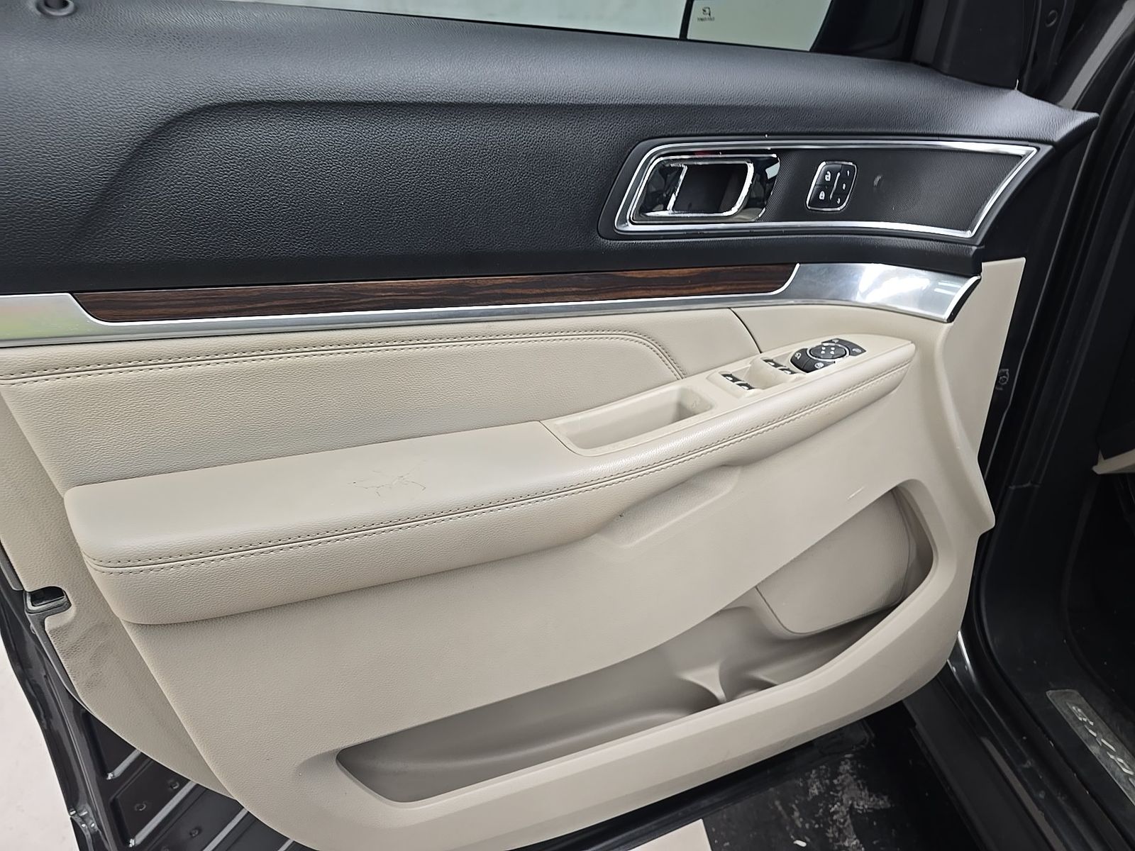 FORD EXPLORER - 10