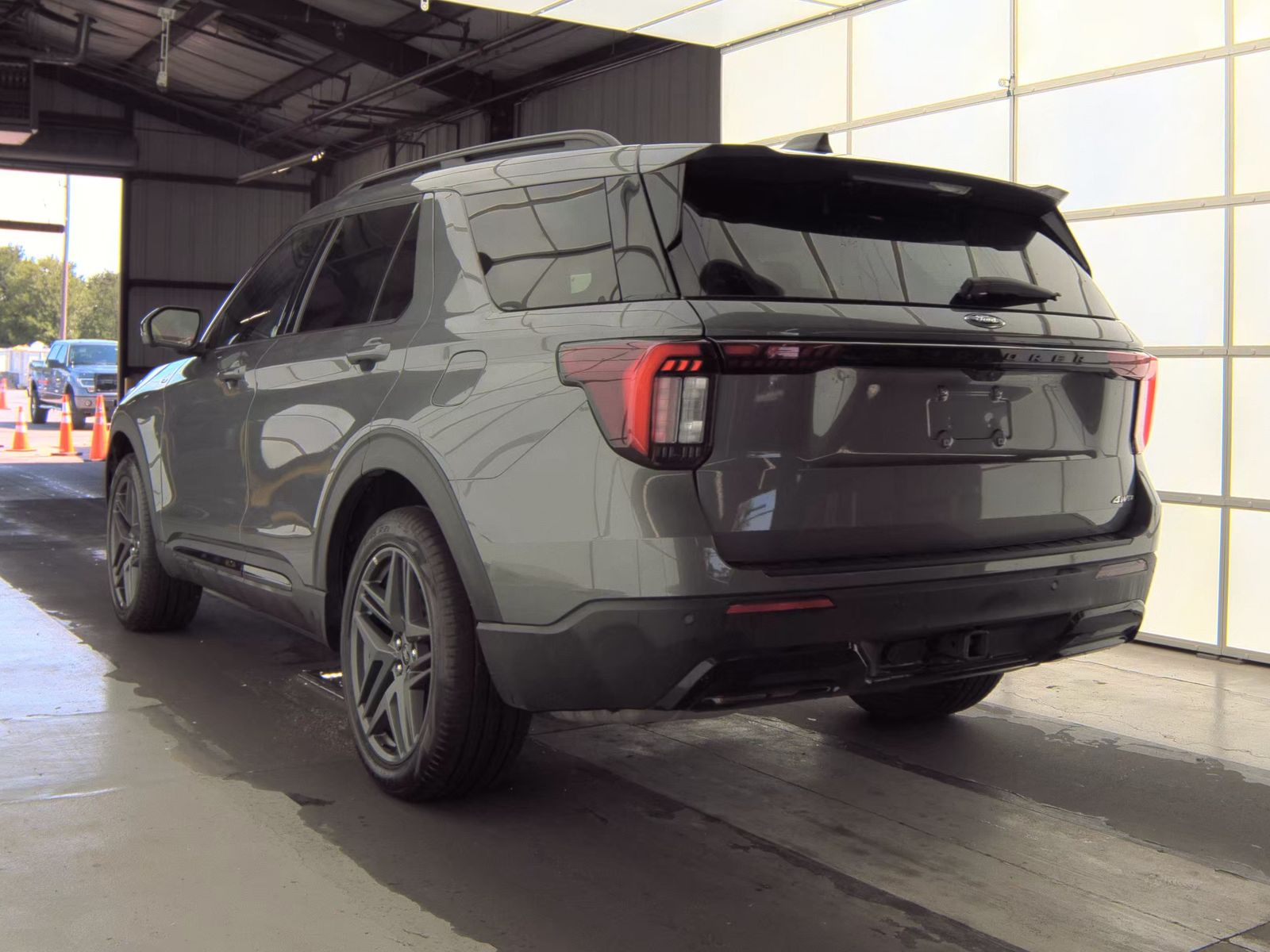 FORD EXPLORER - 9