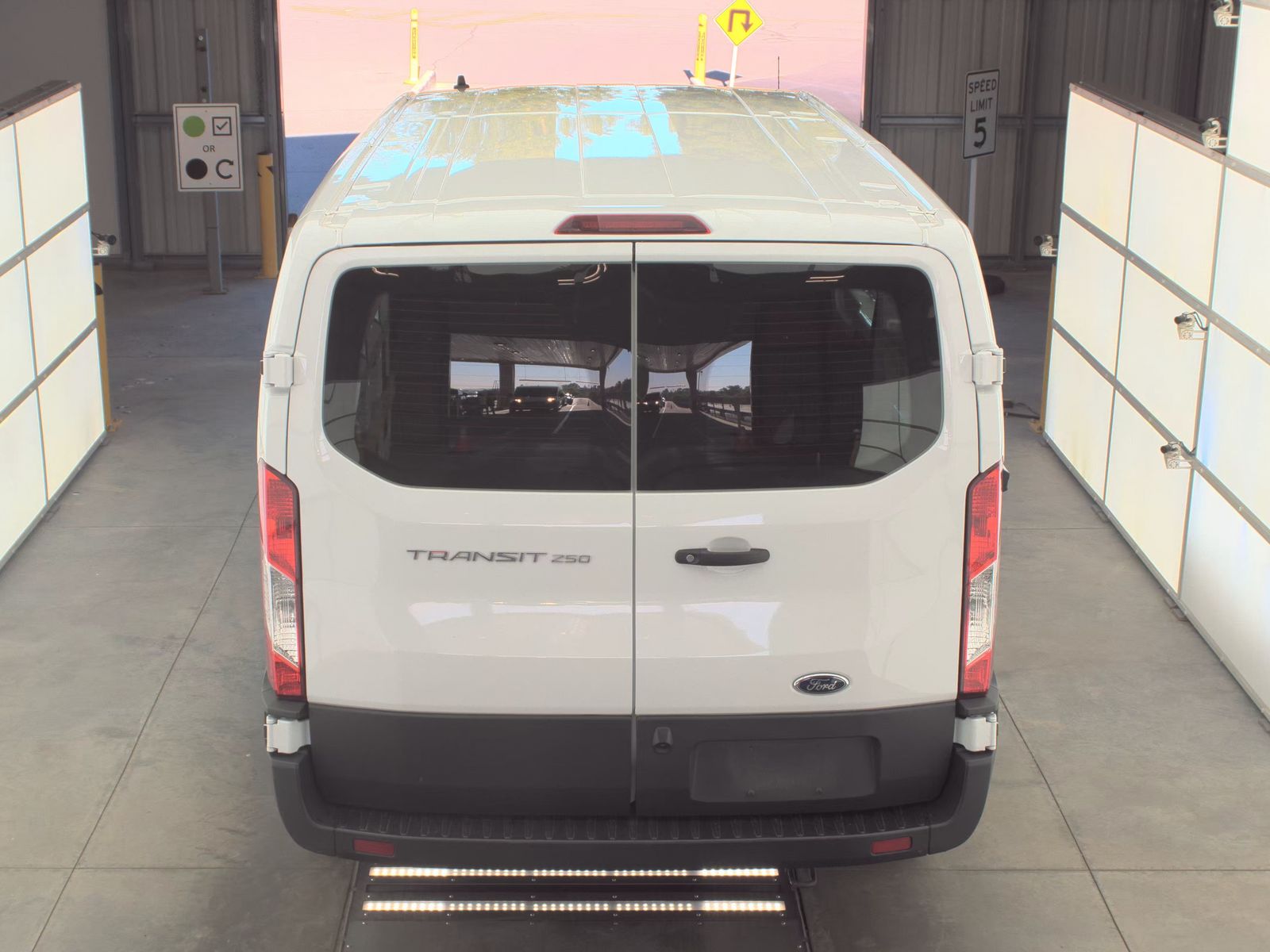 FORD TRANSIT 250 - 6