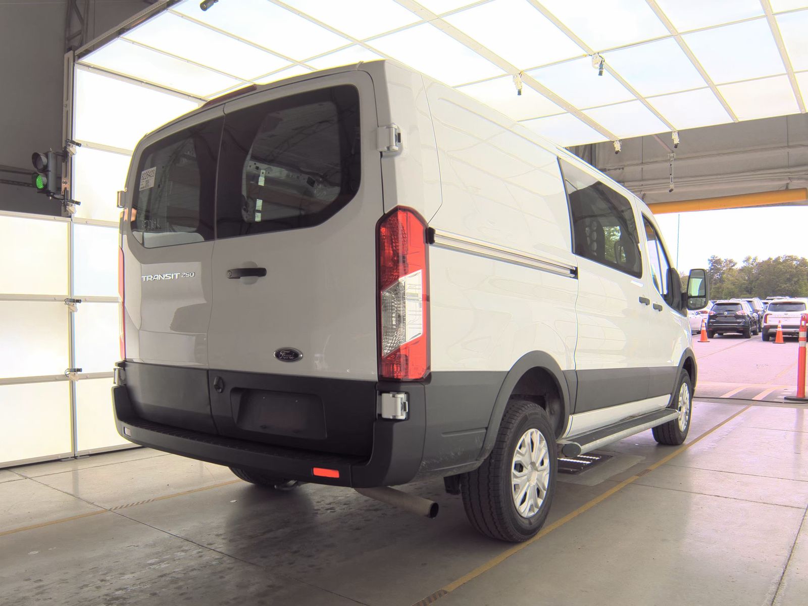 FORD TRANSIT 250 - 5