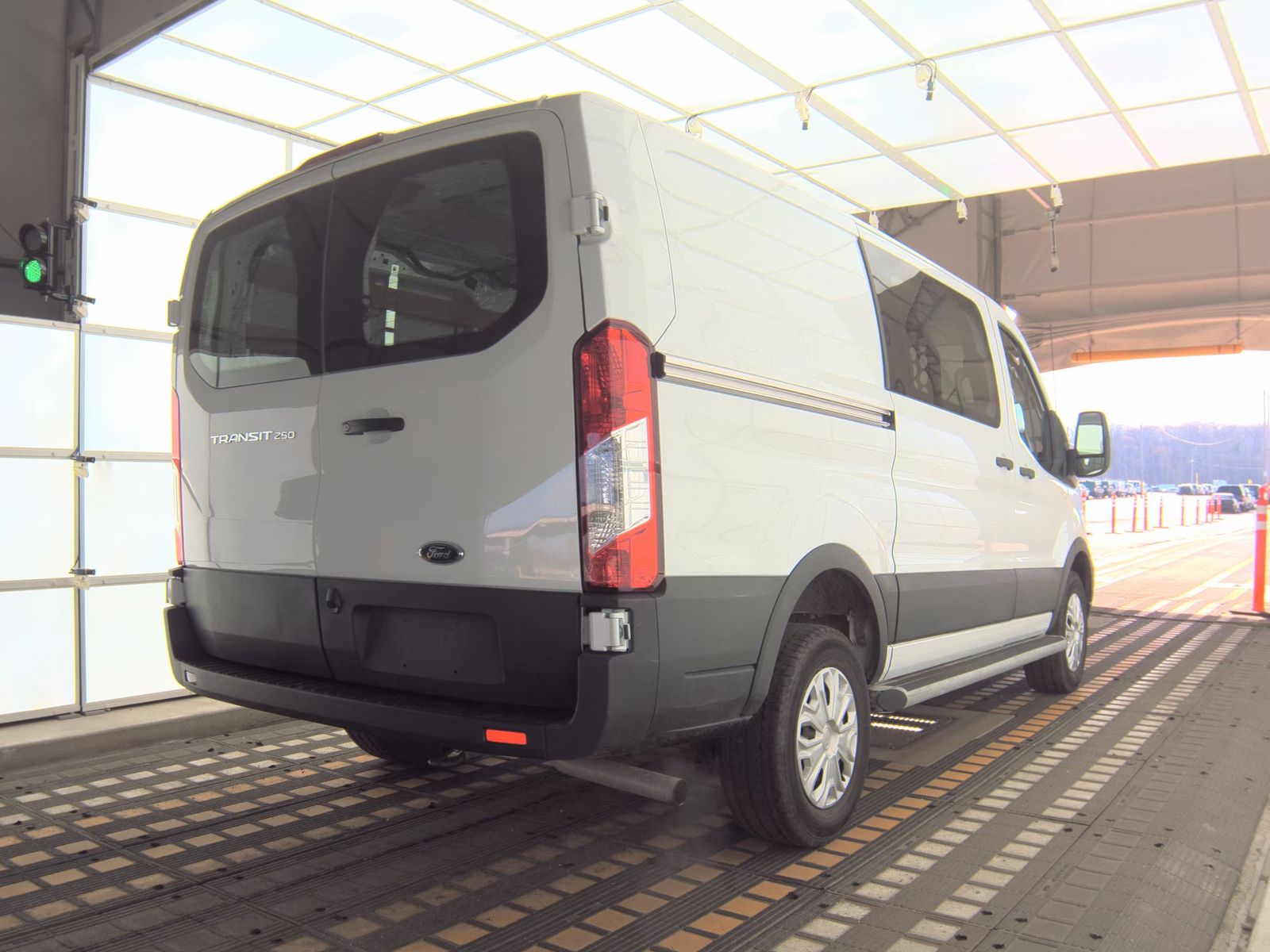 FORD TRANSIT 250 - 5