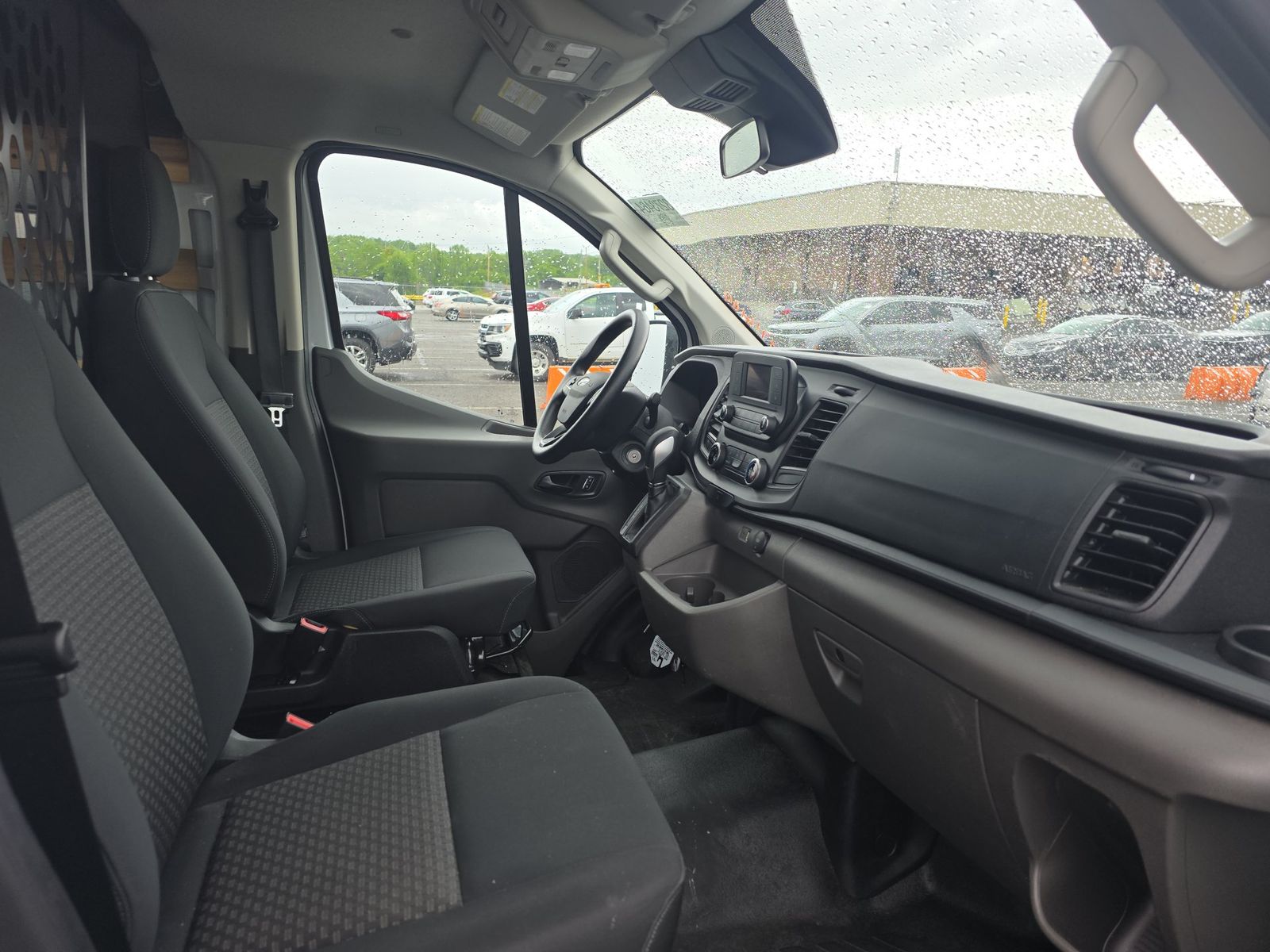 FORD TRANSIT 250 - 9