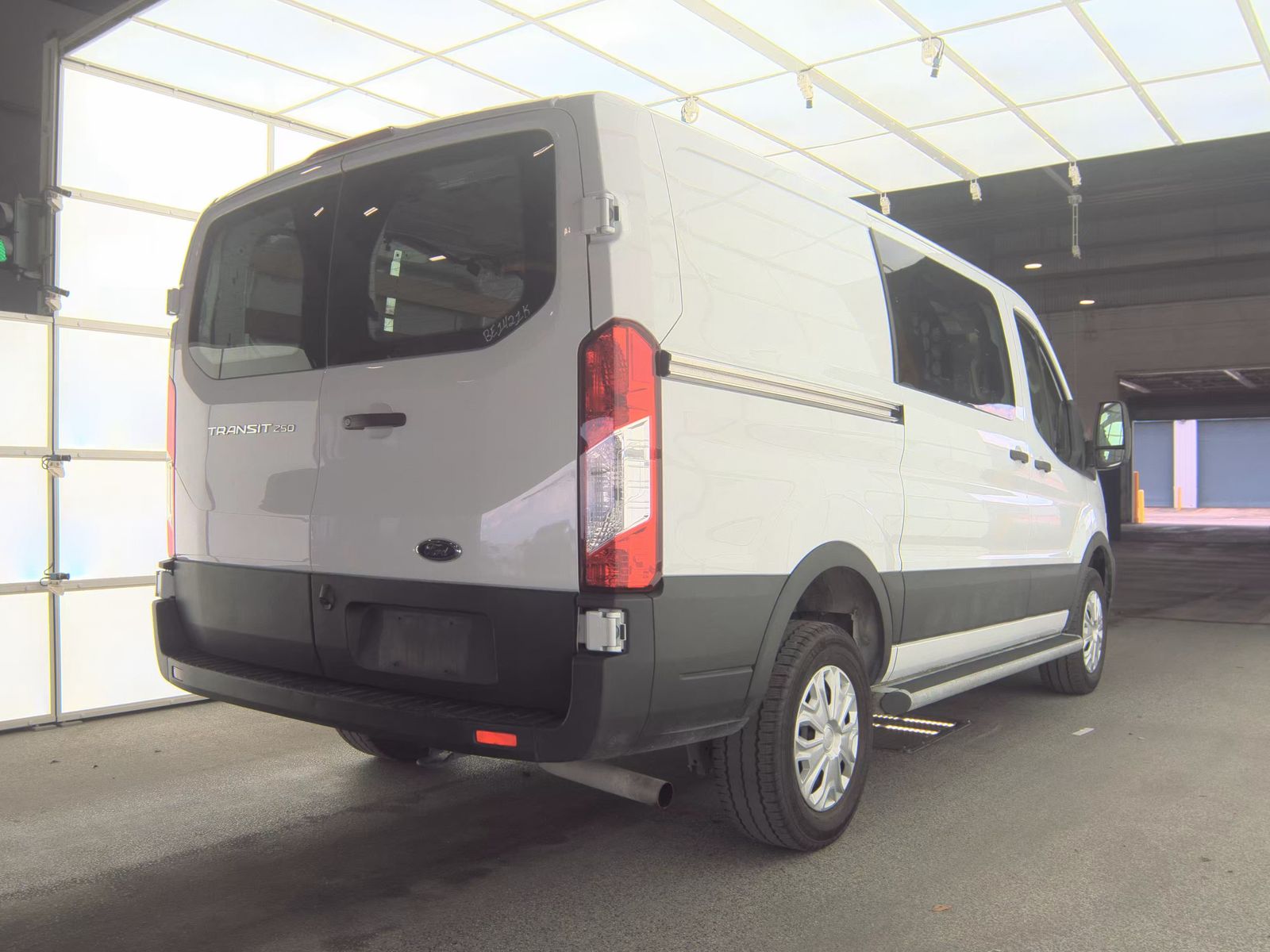 FORD TRANSIT 250 - 5