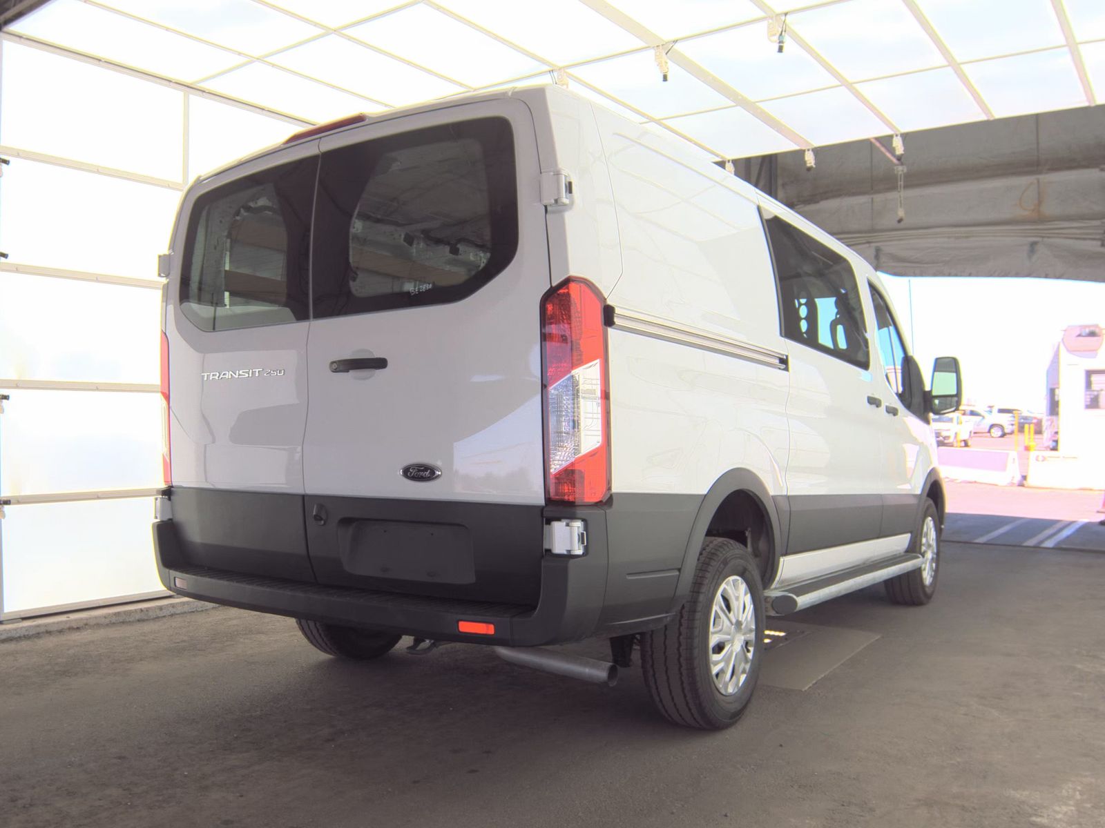 FORD TRANSIT 250 - 5