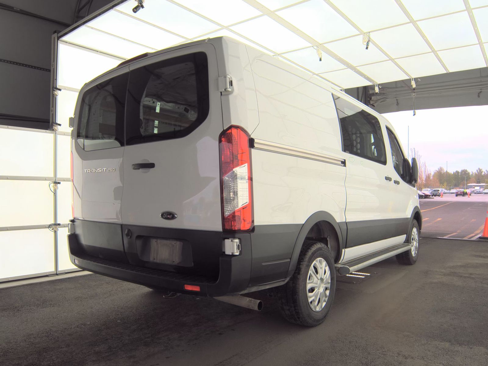 FORD TRANSIT 250 - 5