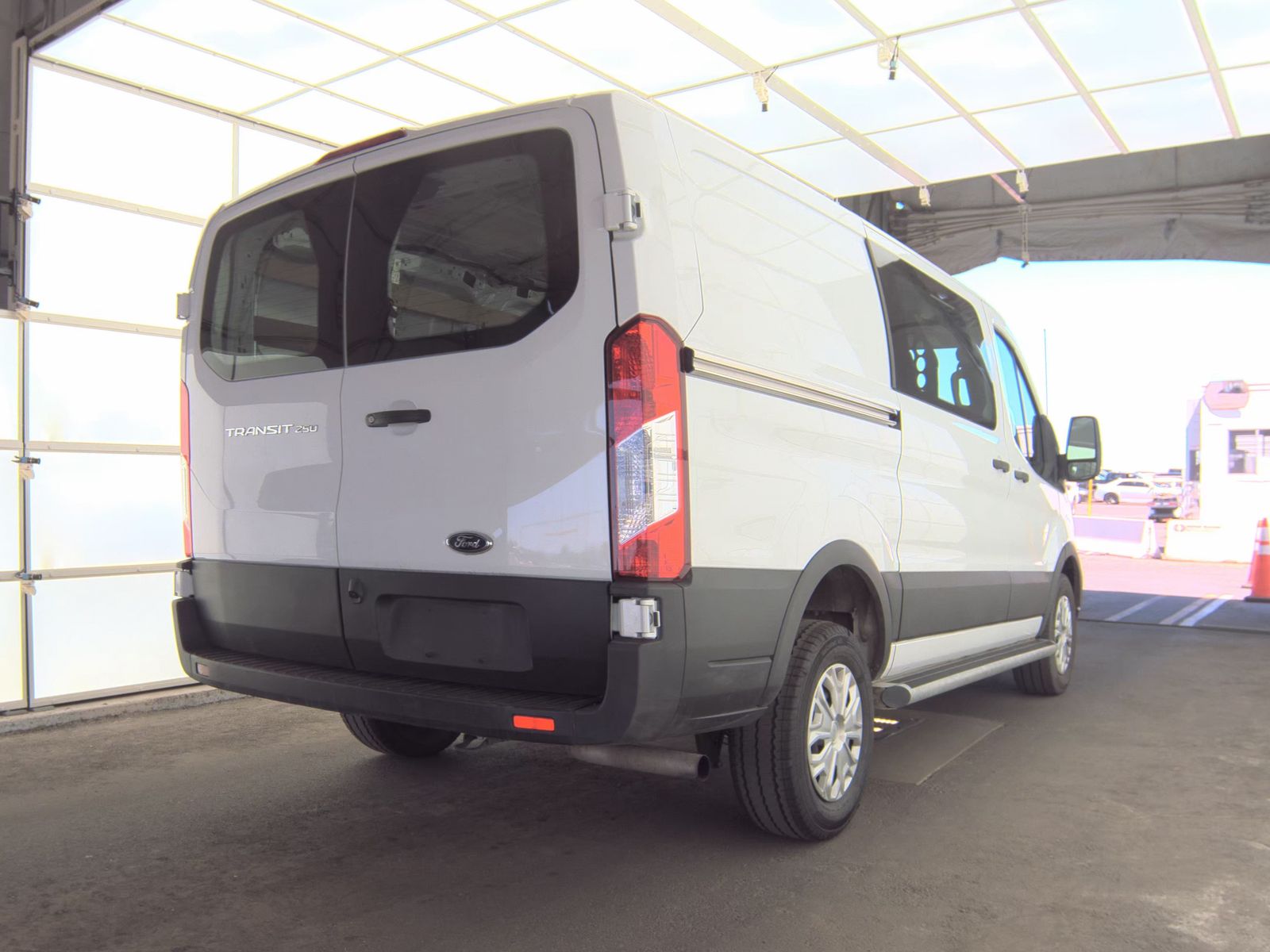 FORD TRANSIT 250 - 5