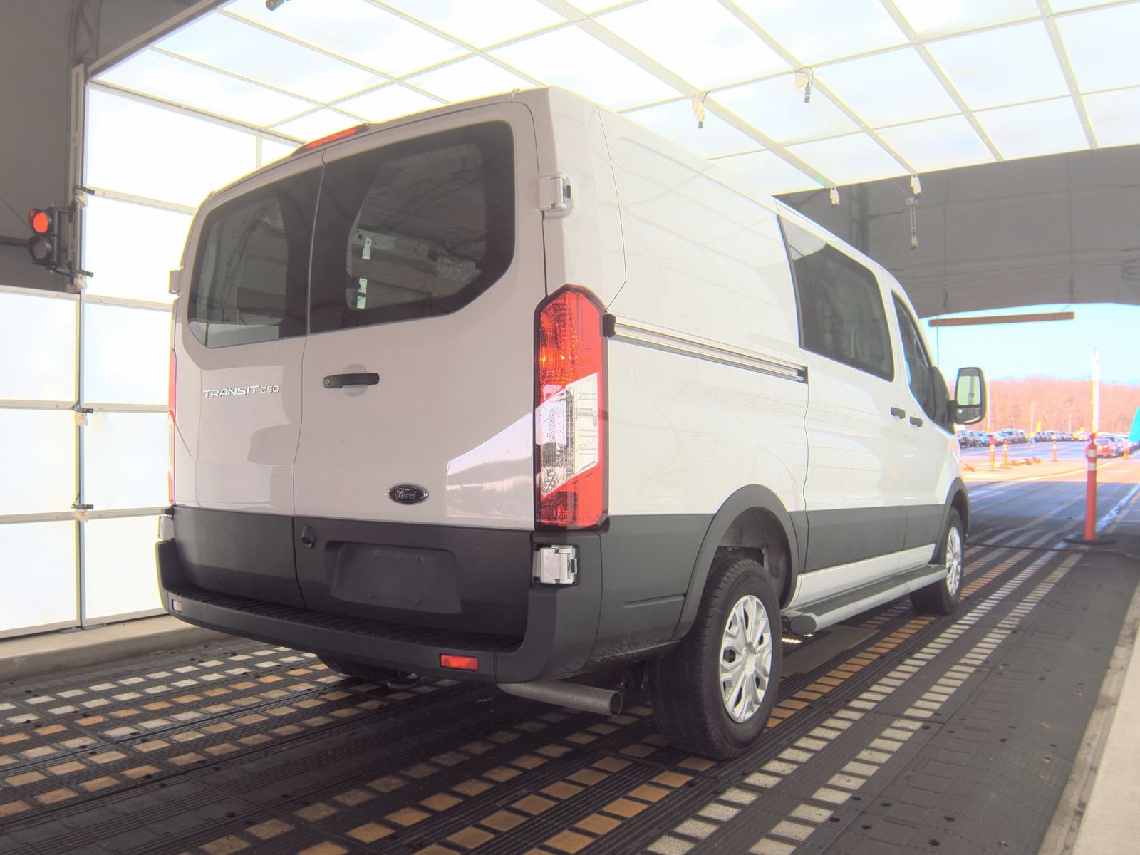 FORD TRANSIT 250 - 5
