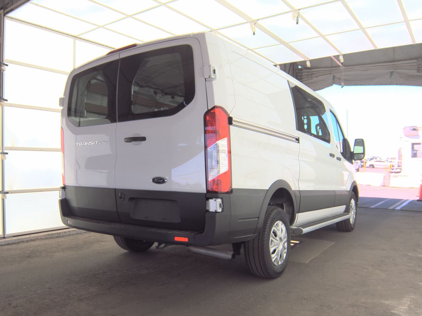 FORD TRANSIT 250 - 5