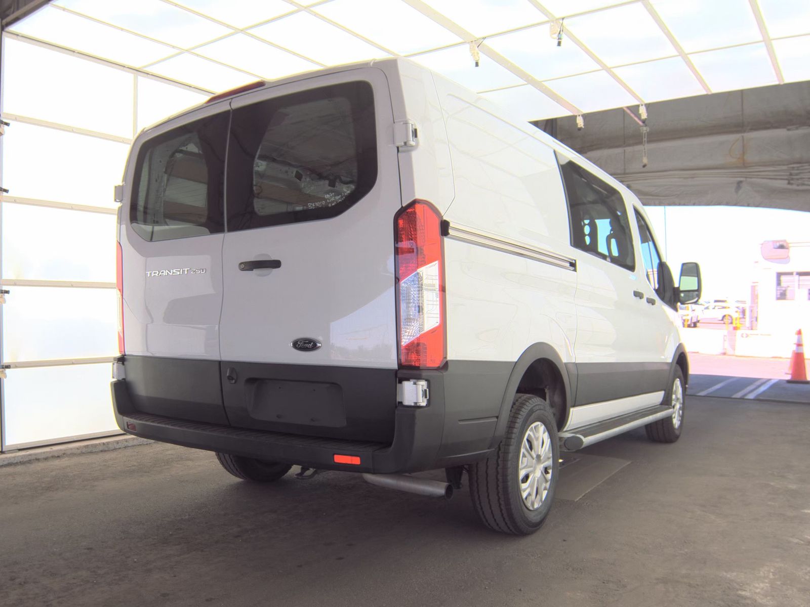 FORD TRANSIT 250 - 5
