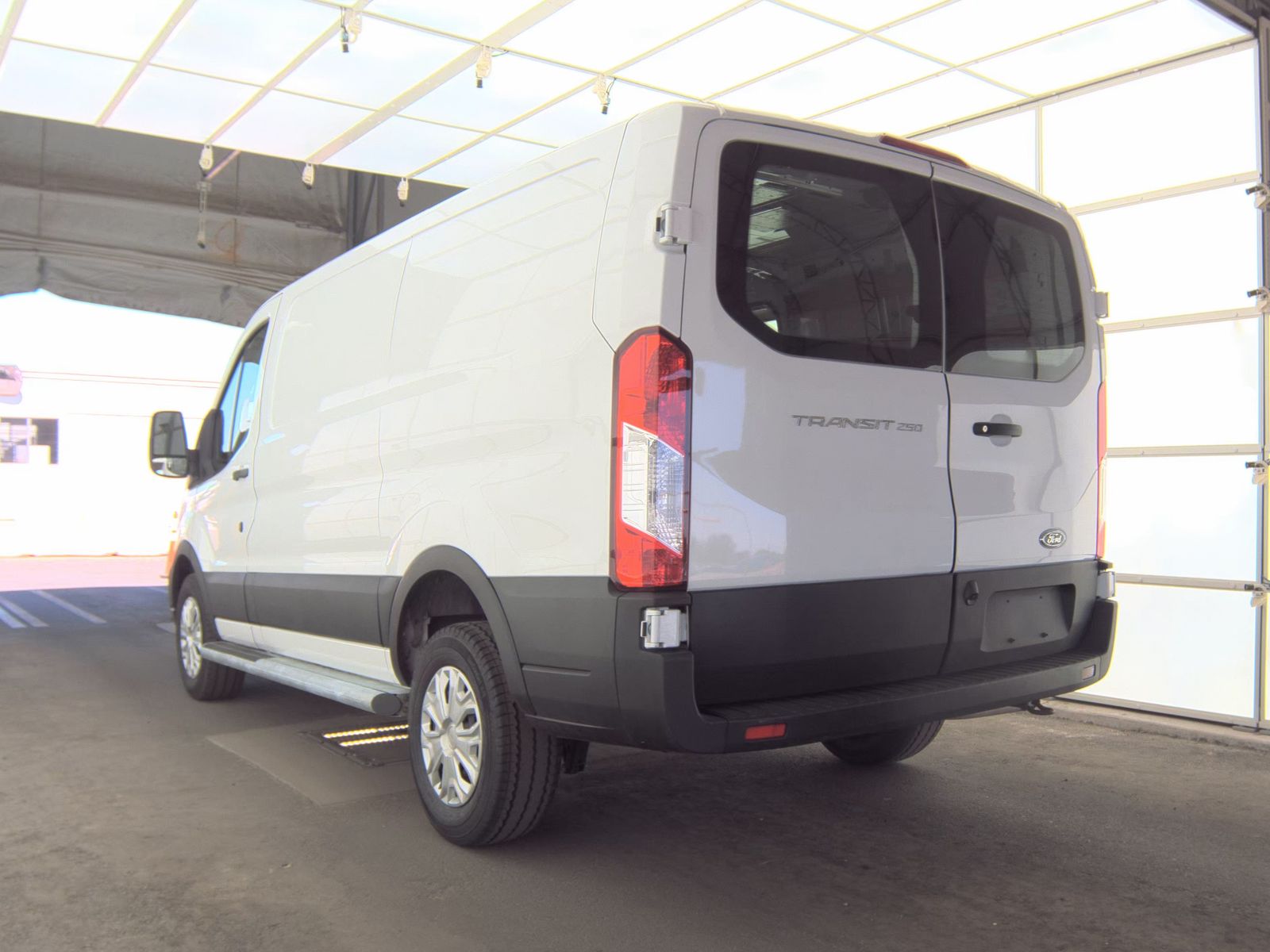 FORD TRANSIT 250 - 7