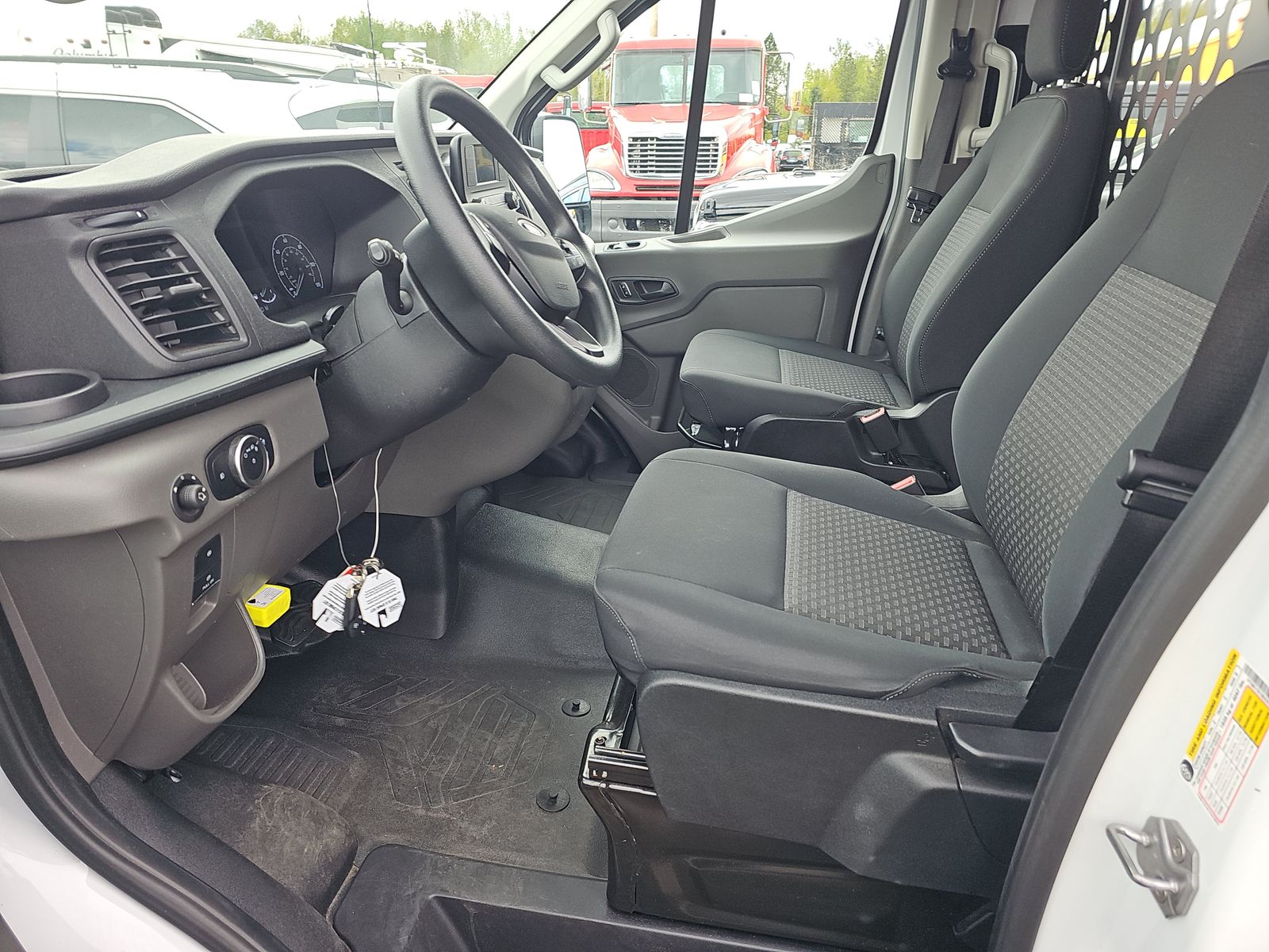FORD TRANSIT 250 - 8