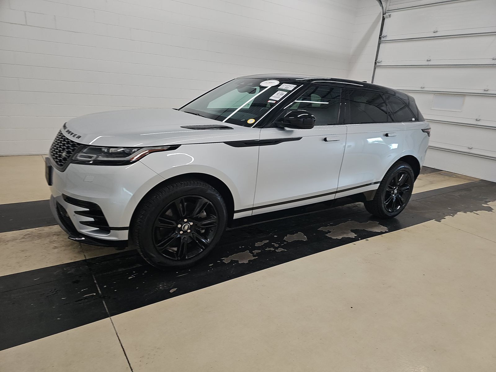 2023 Land Rover Range Rover Velar R-Dynamic S's photo