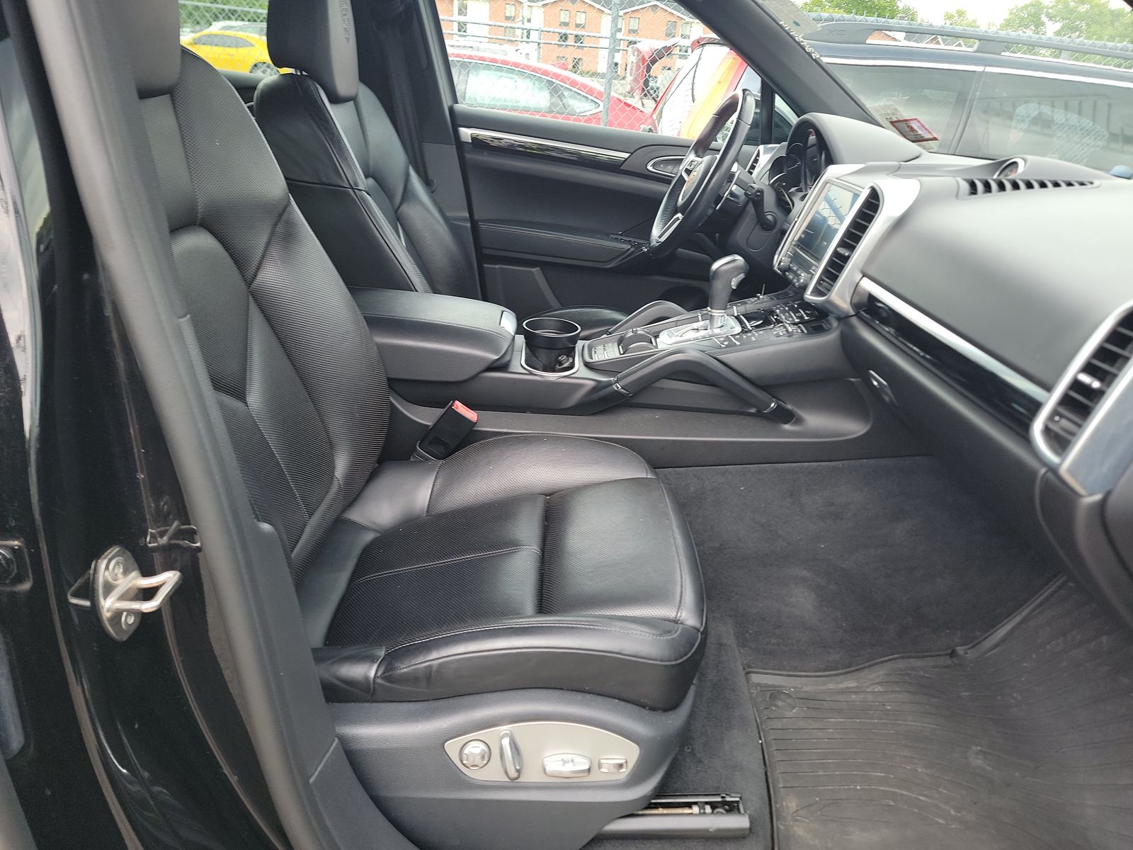 PORSCHE CAYENNE - 9