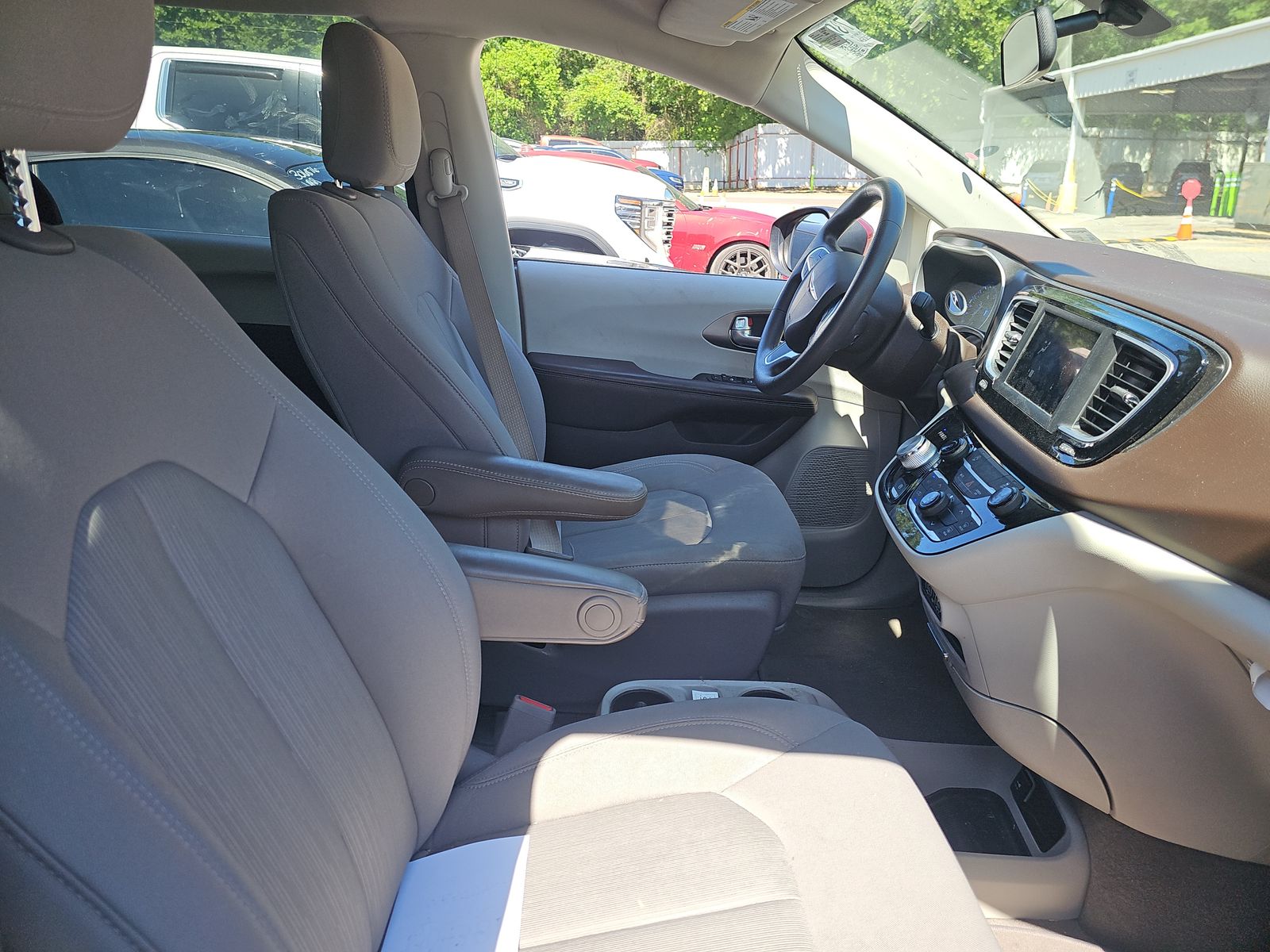 CHRYSLER VOYAGER - 9