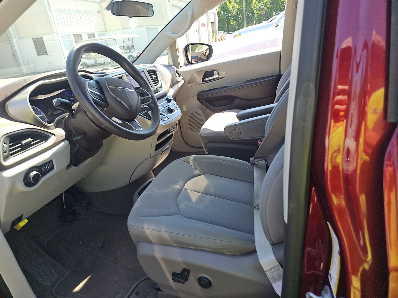 CHRYSLER VOYAGER - 8