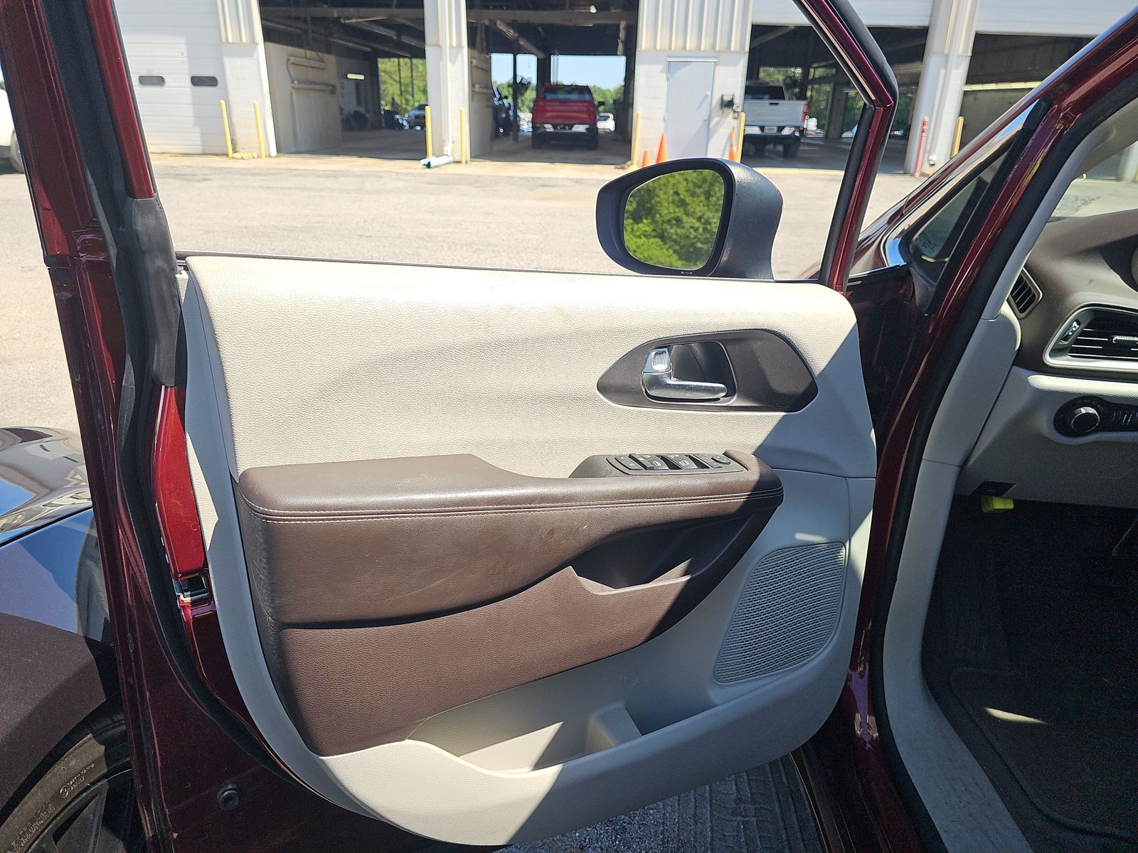 CHRYSLER VOYAGER - 10