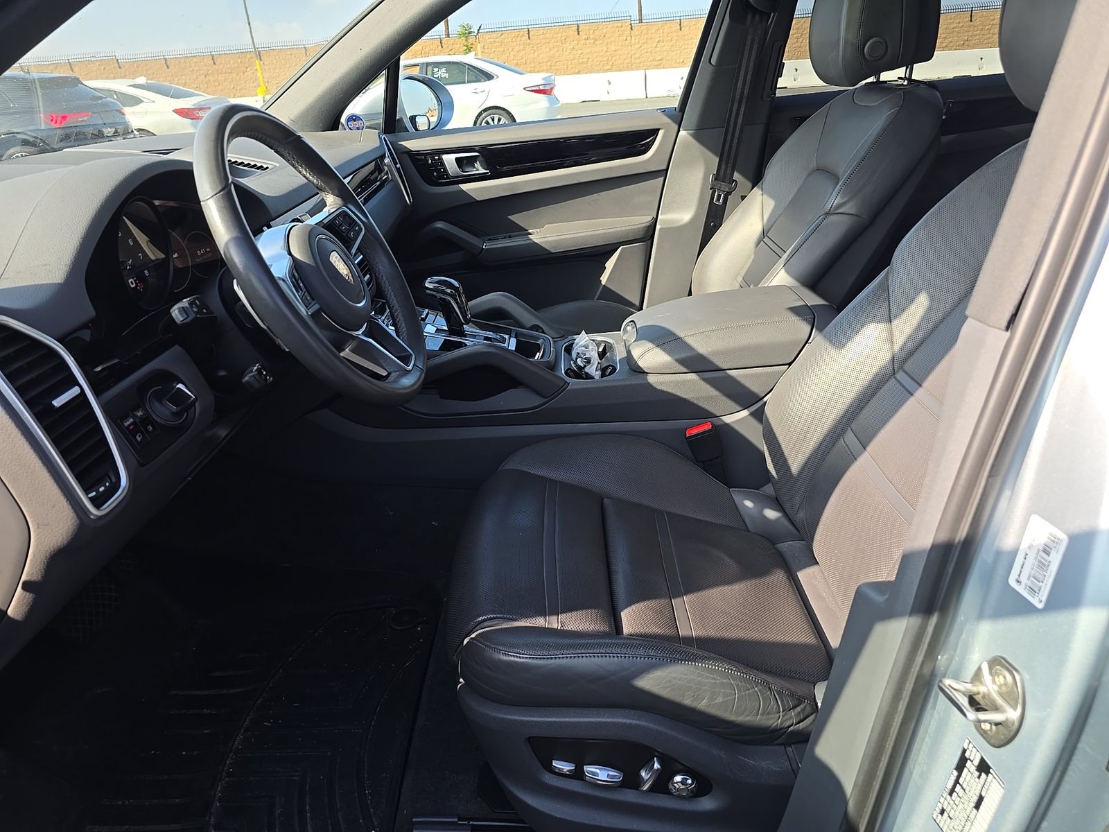 PORSCHE CAYENNE - 8