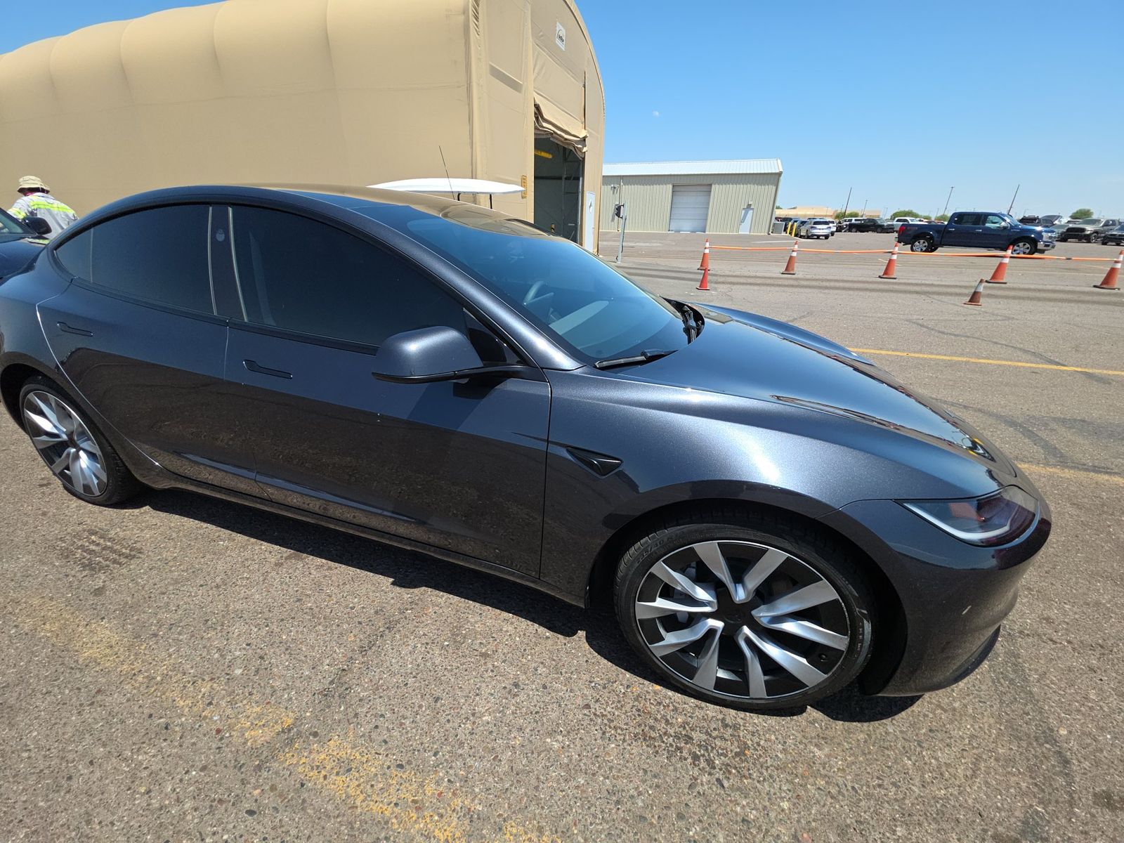 TESLA MODEL 3 - 4