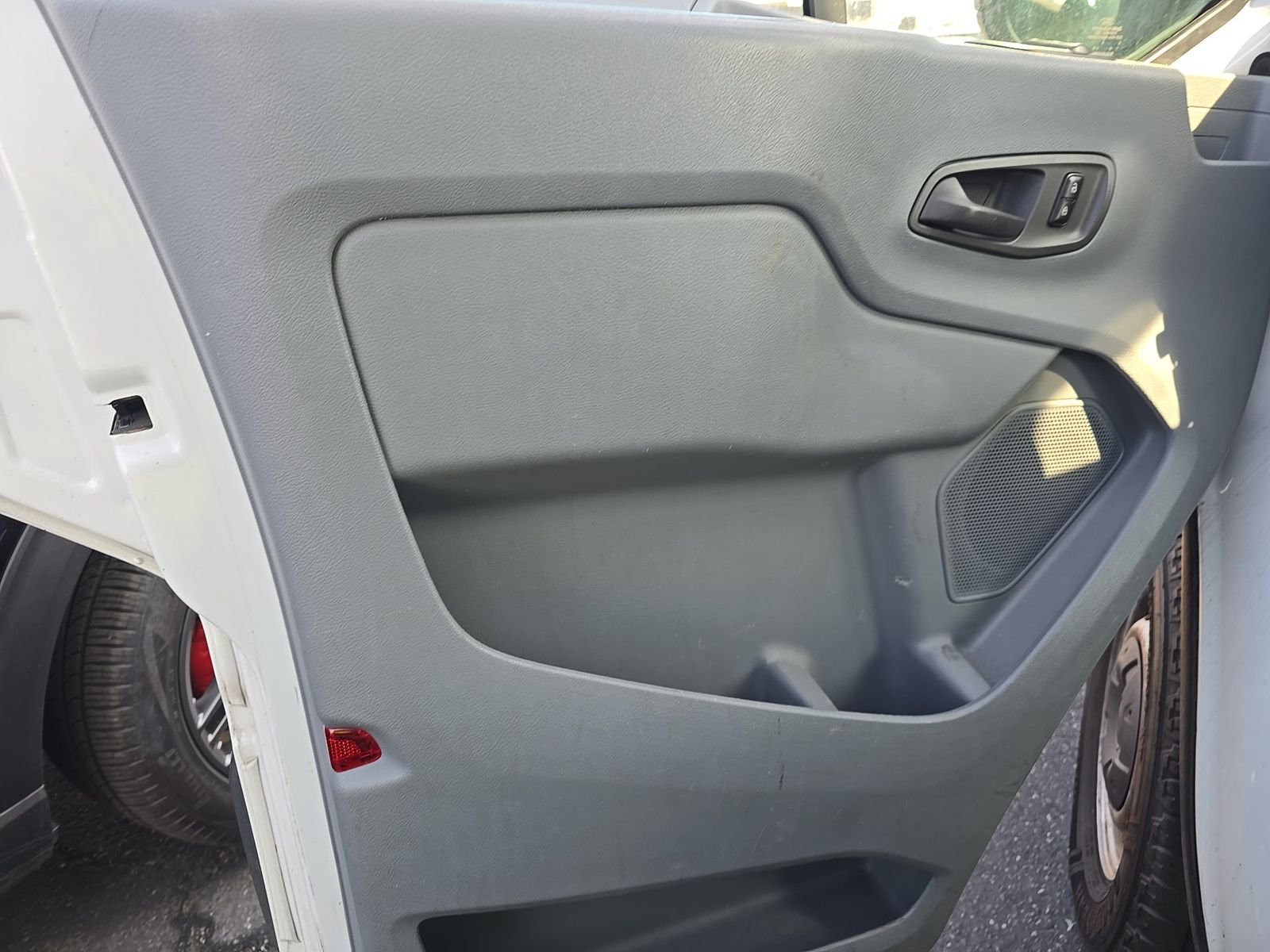 FORD TRANSIT 150 - 10