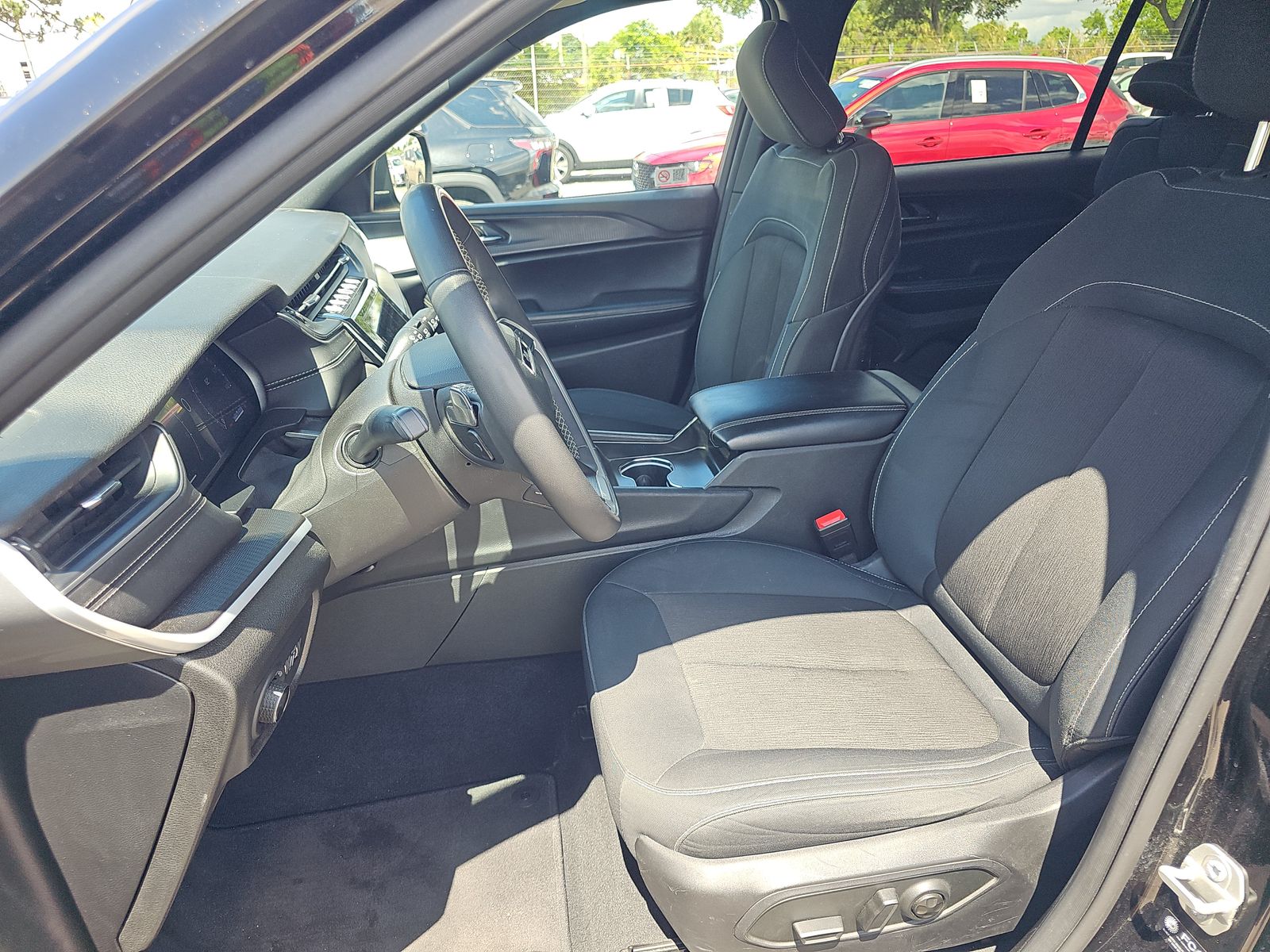 2024 Jeep Grand Cherokee L Laredo RWD