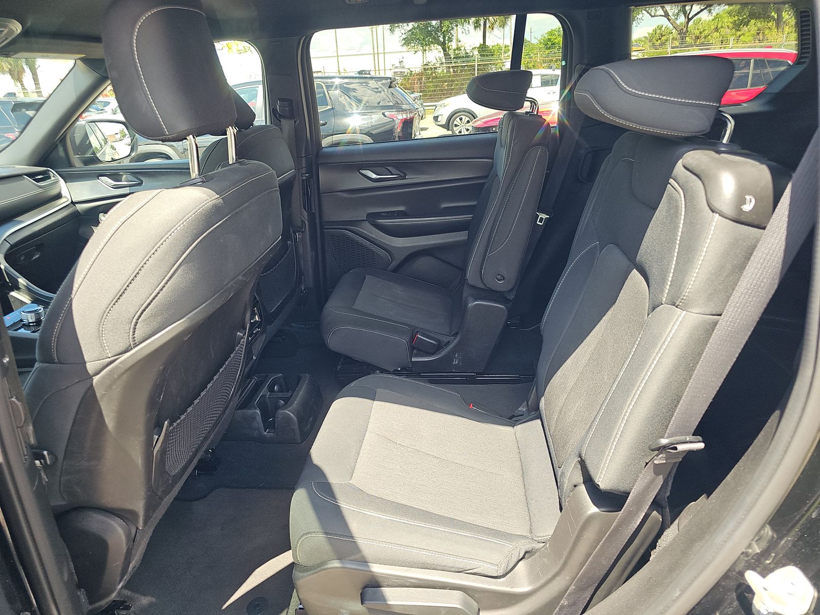 2024 Jeep Grand Cherokee L Laredo RWD