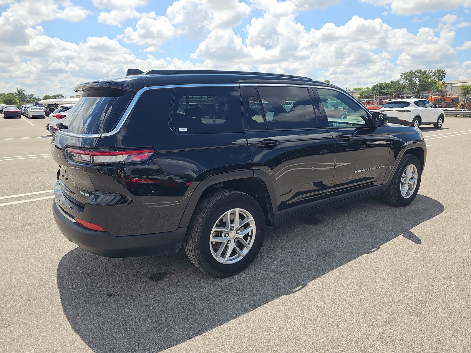 2024 Jeep Grand Cherokee L Laredo RWD