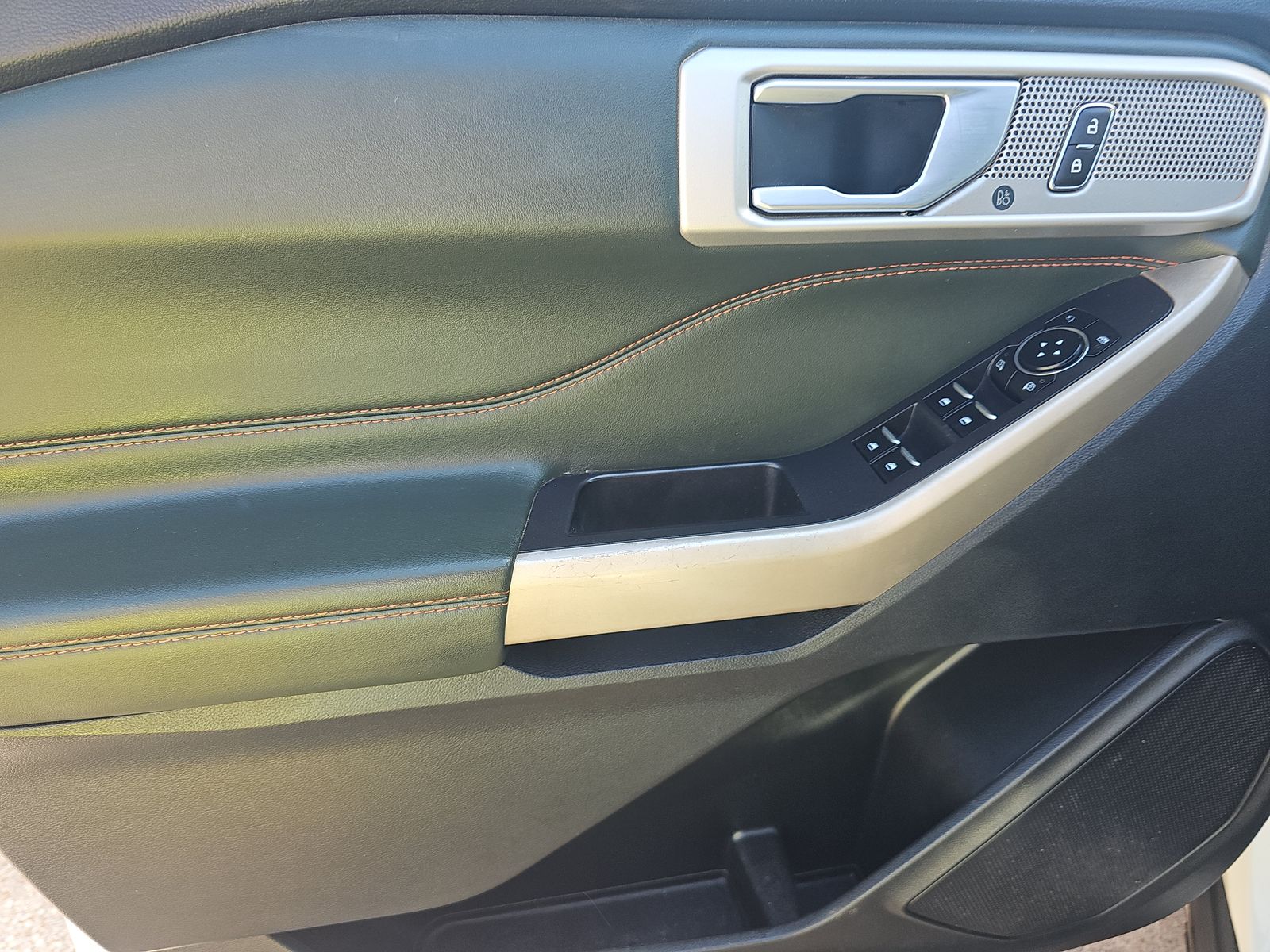 FORD EXPLORER - 10