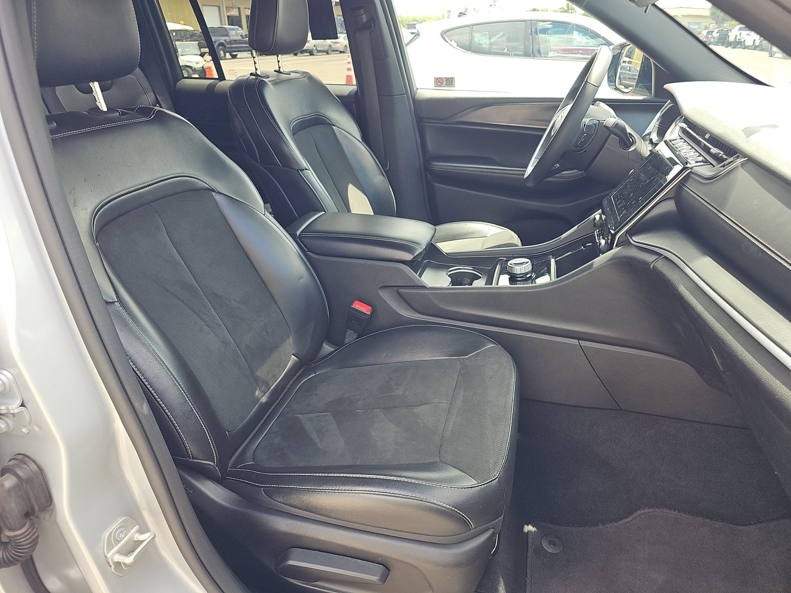 2024 Jeep Grand Cherokee Altitude AWD