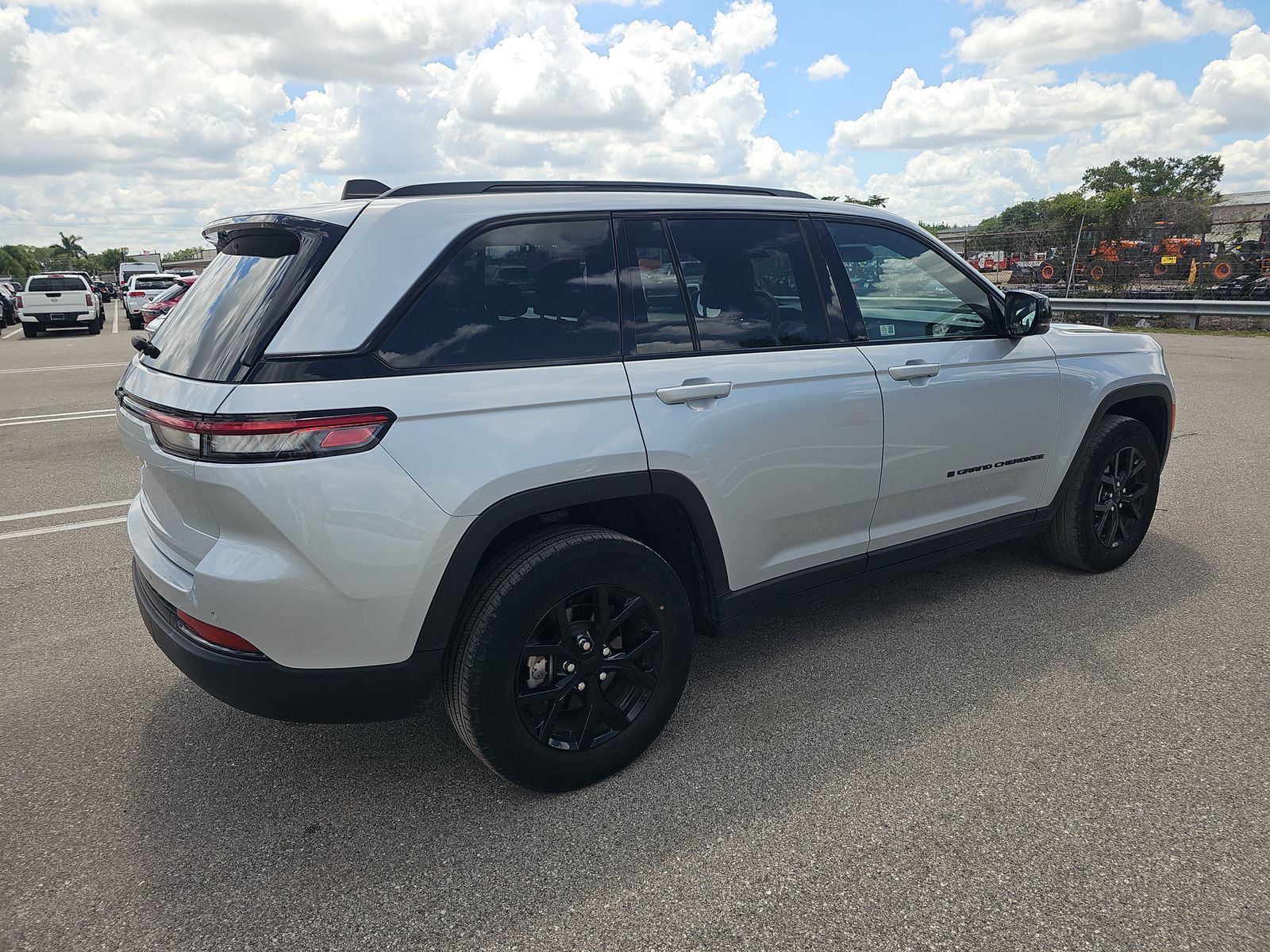 2024 Jeep Grand Cherokee Altitude AWD