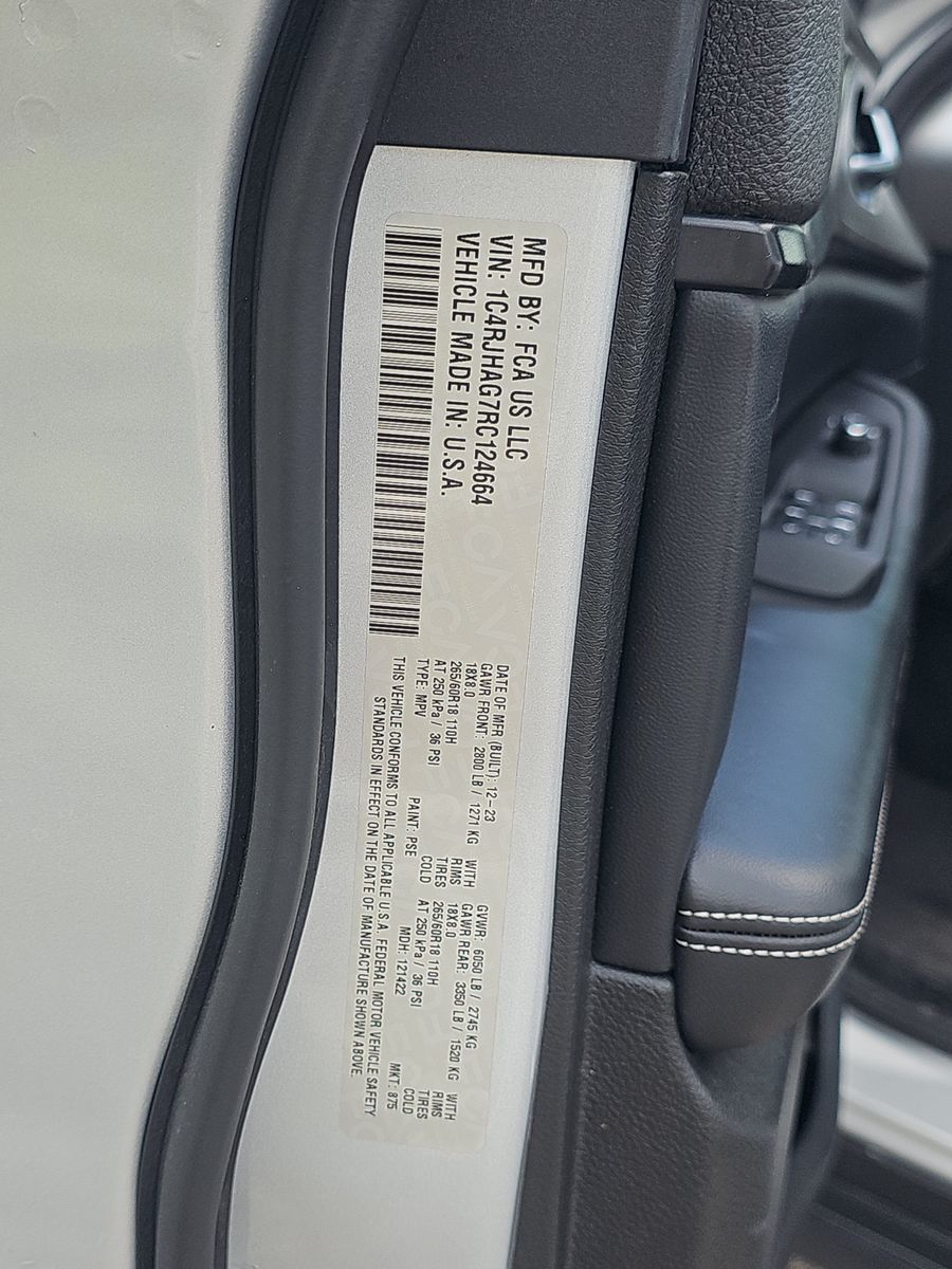 2024 Jeep Grand Cherokee Altitude AWD