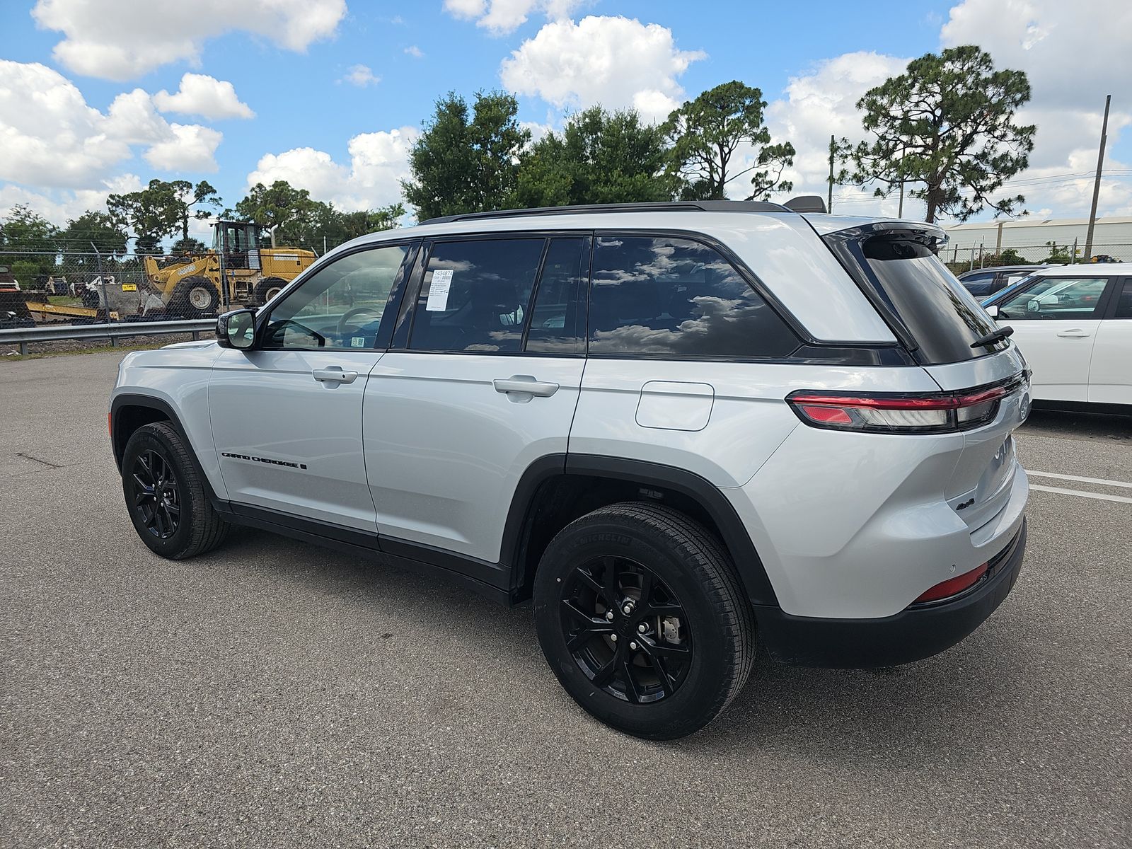 2024 Jeep Grand Cherokee Altitude AWD