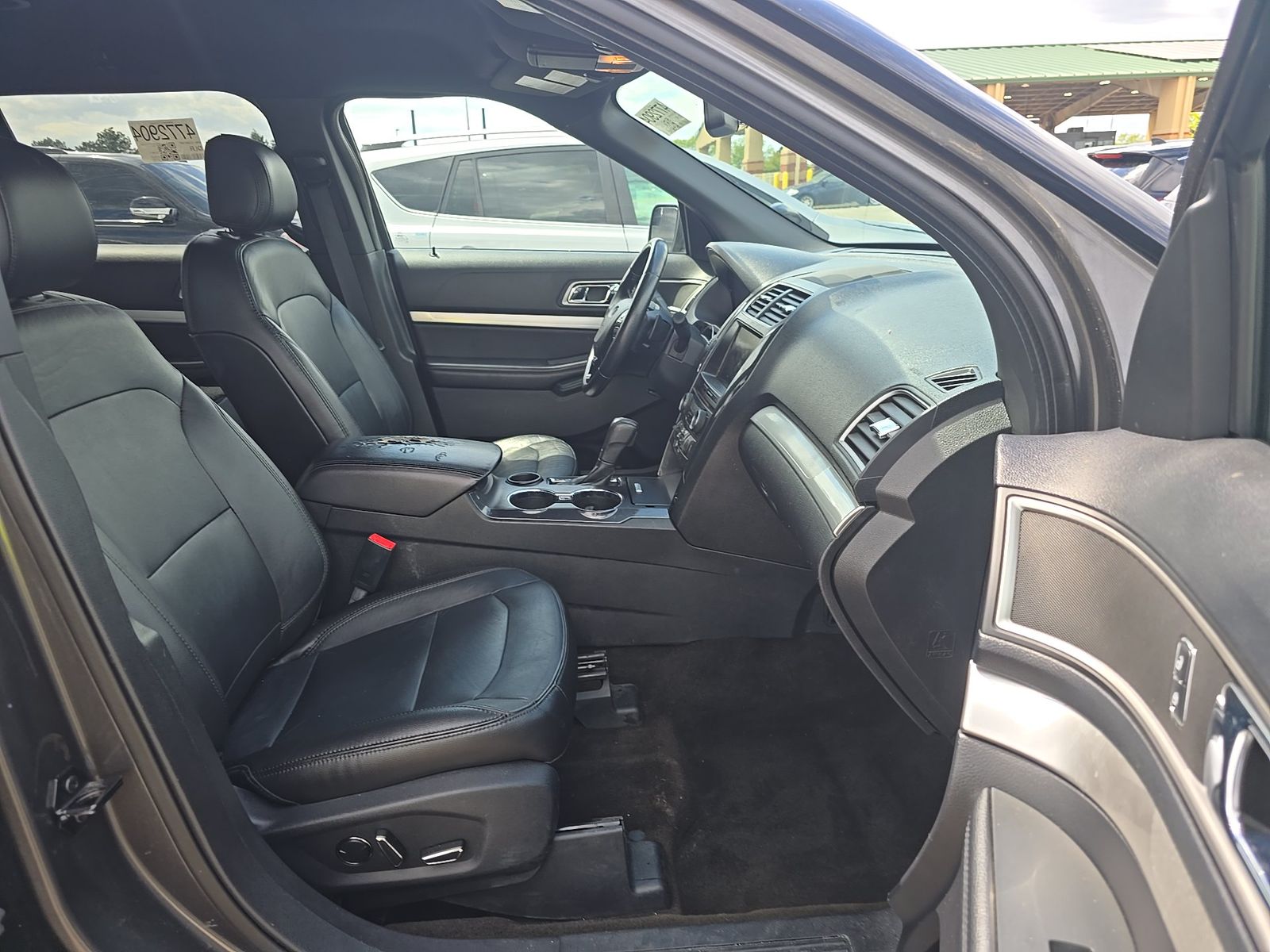 FORD EXPLORER - 9