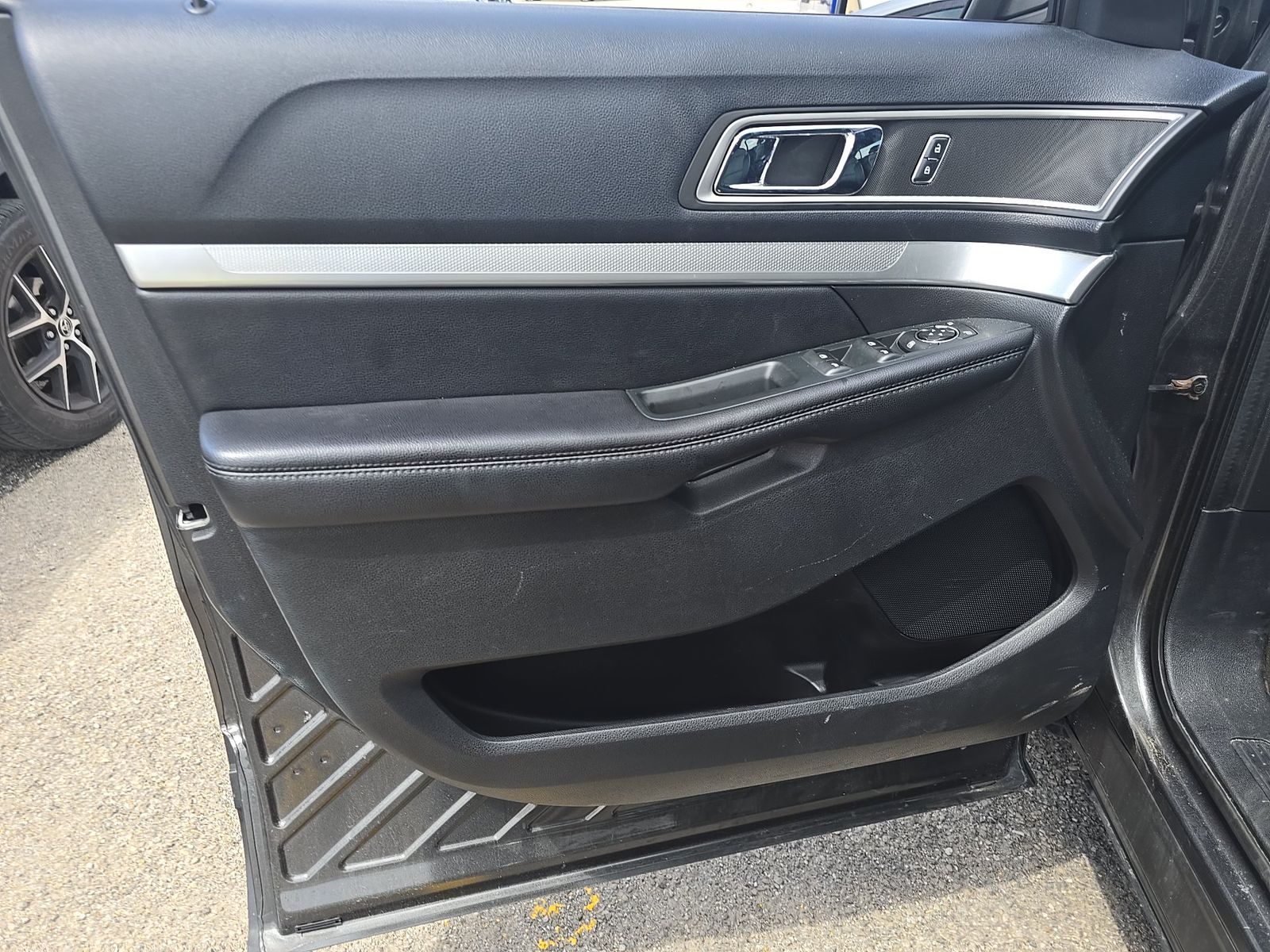 FORD EXPLORER - 10