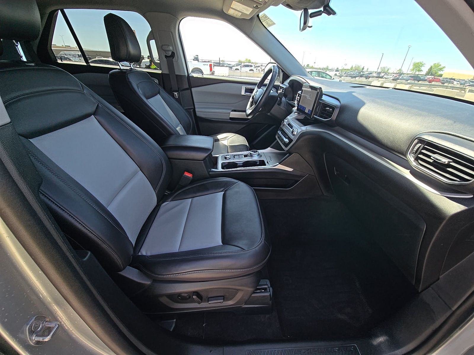 2023 Ford Explorer XLT AWD