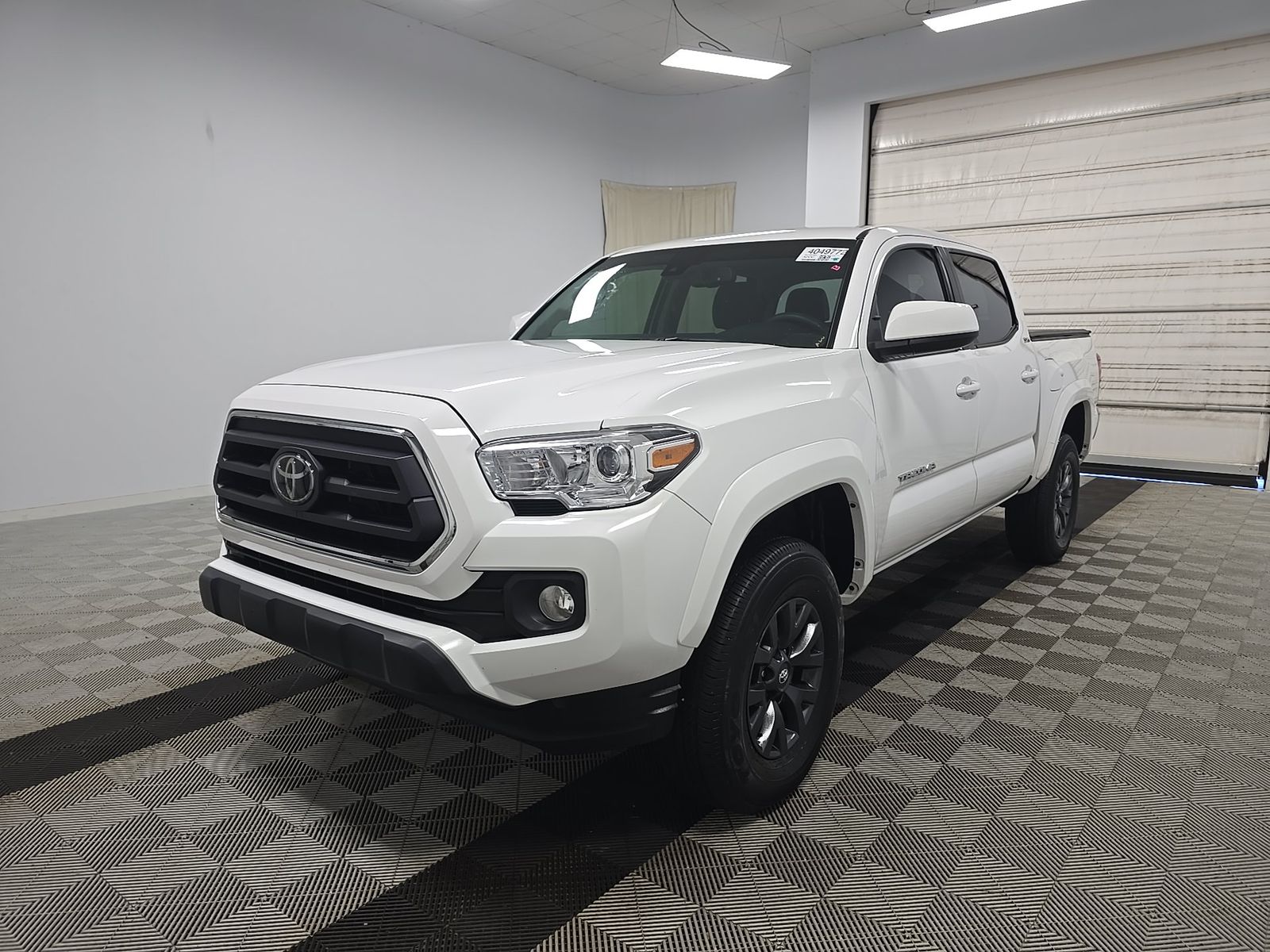2023 Toyota Tacoma SR5 Double Cab 2WD V6 Auto Short Bed's photo