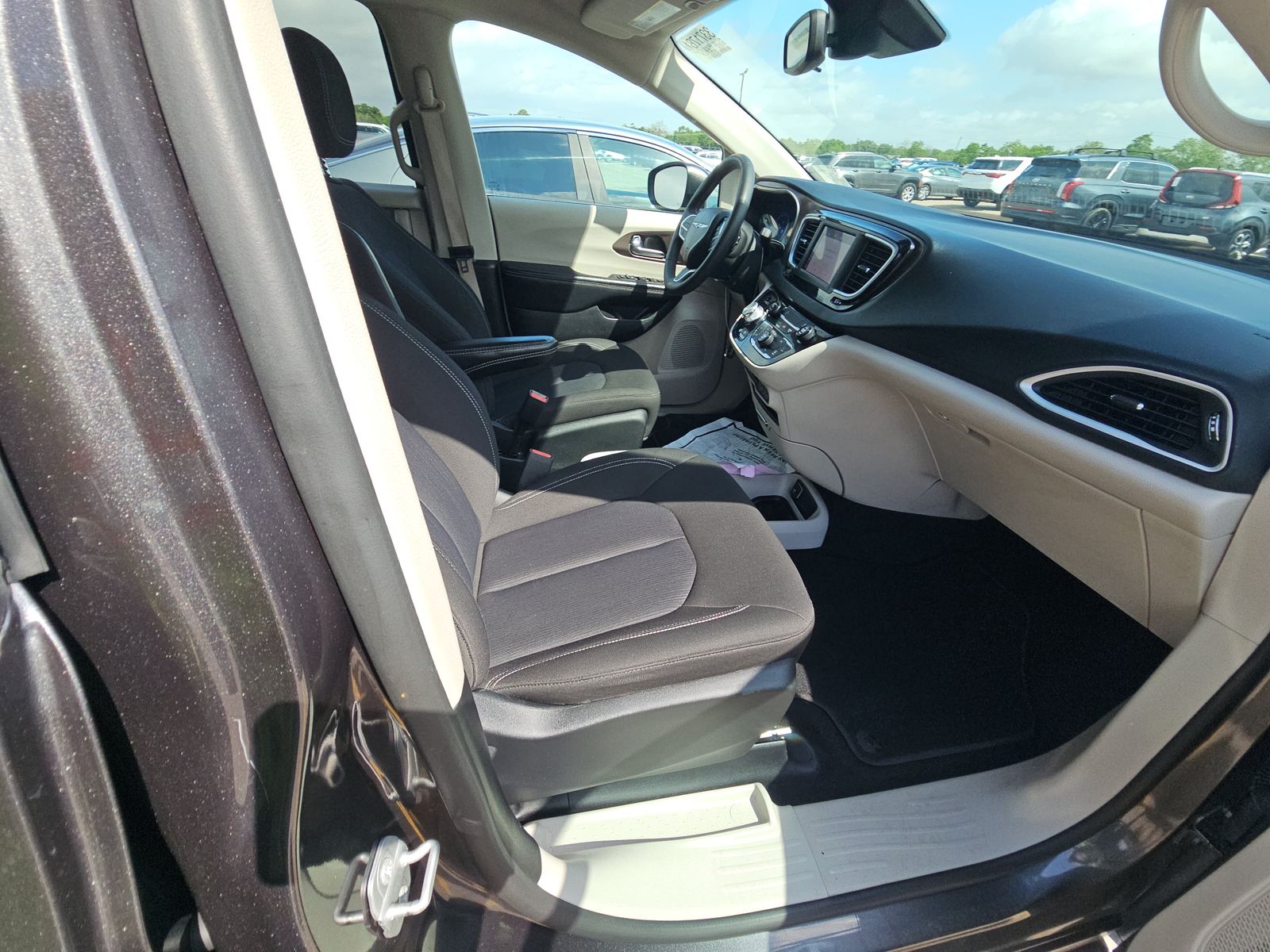 CHRYSLER VOYAGER - 9