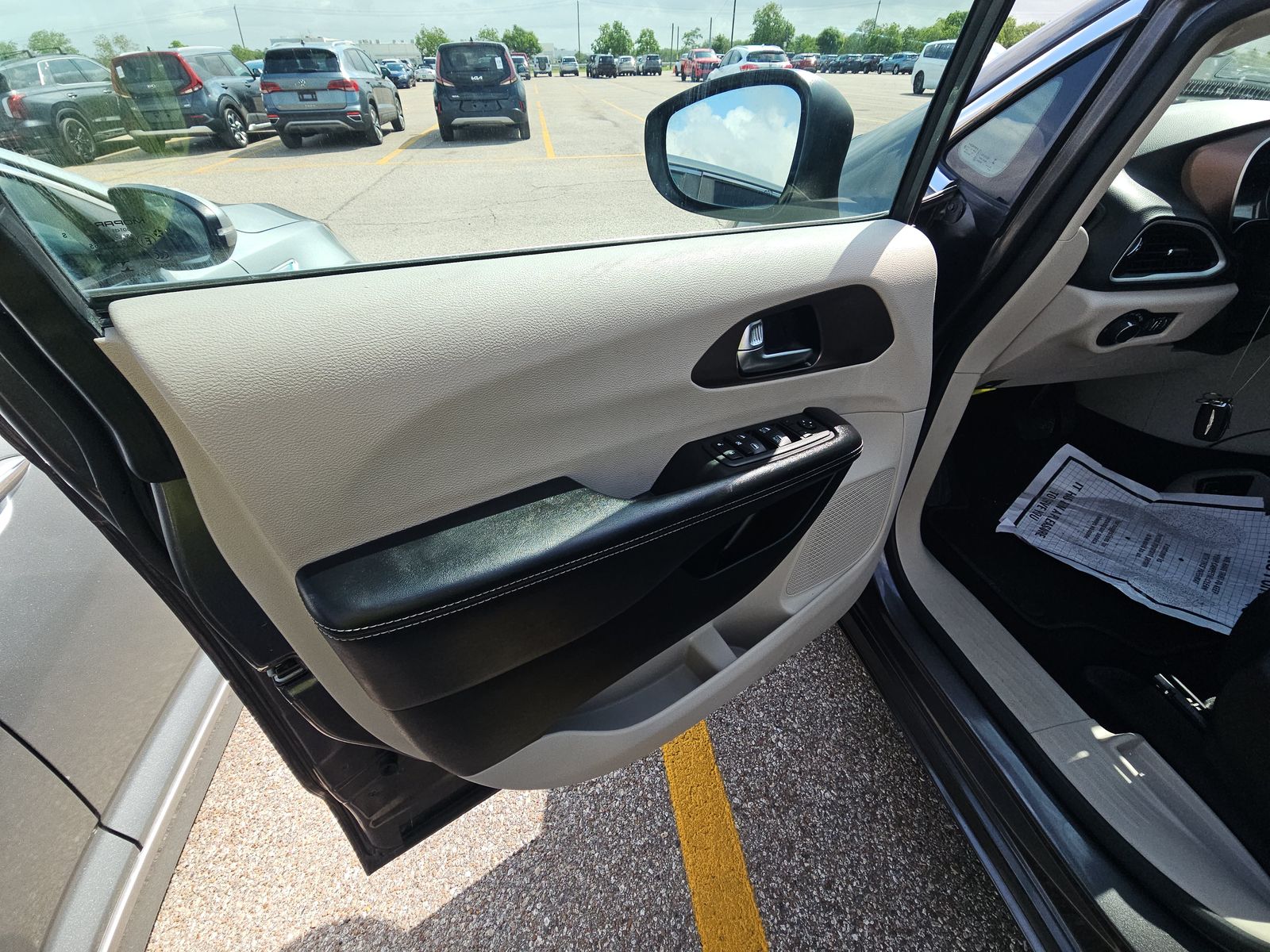 CHRYSLER VOYAGER - 10